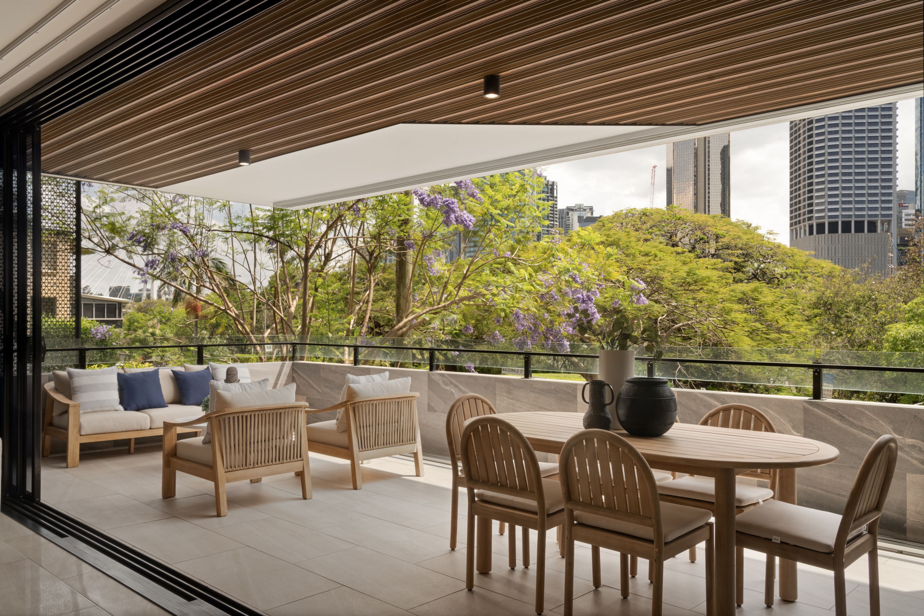24 Wicklow Street, Kangaroo Point QLD 4169