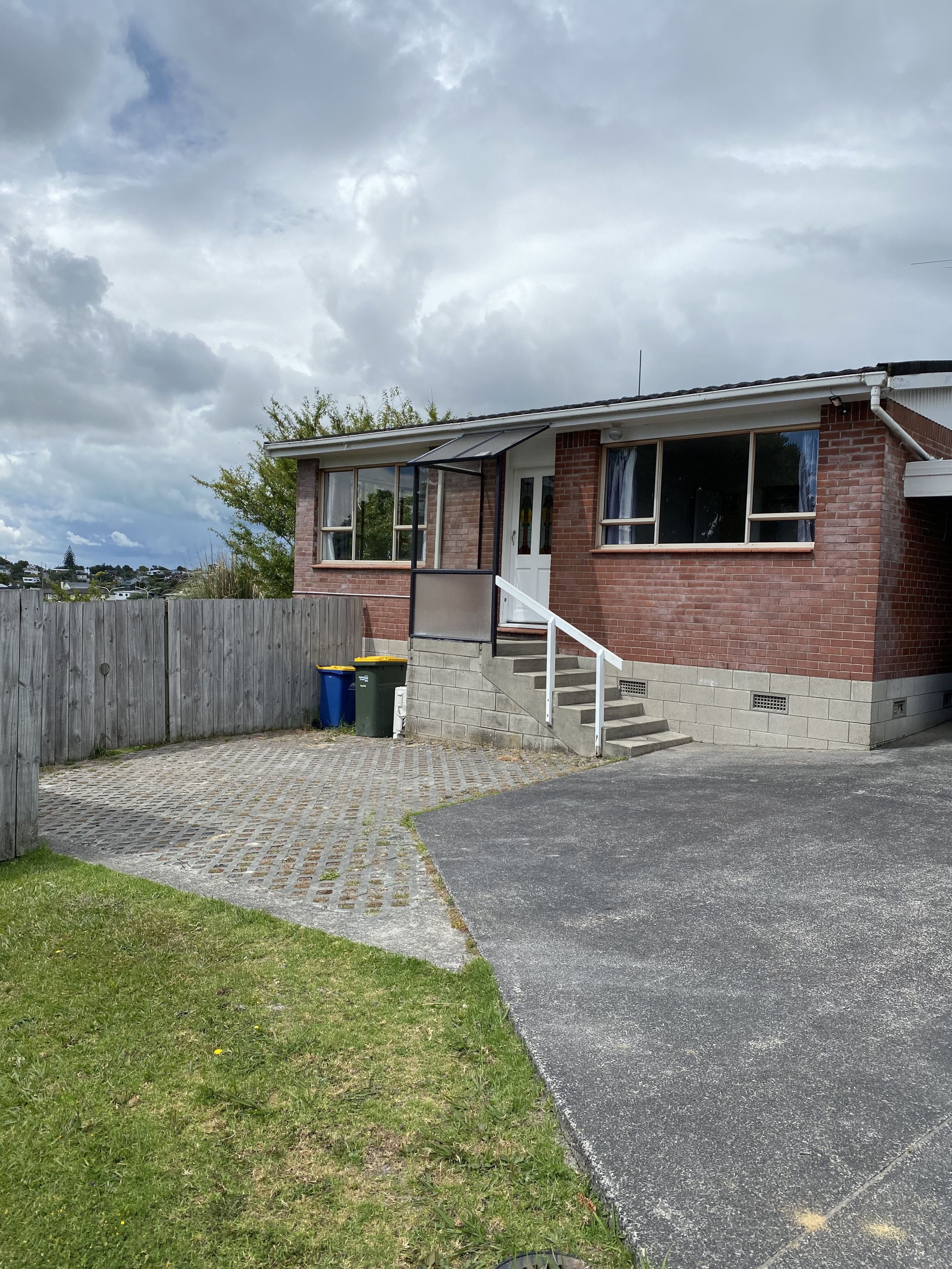 A/8 Windsor Place, Mairangi Bay, North Shore City
