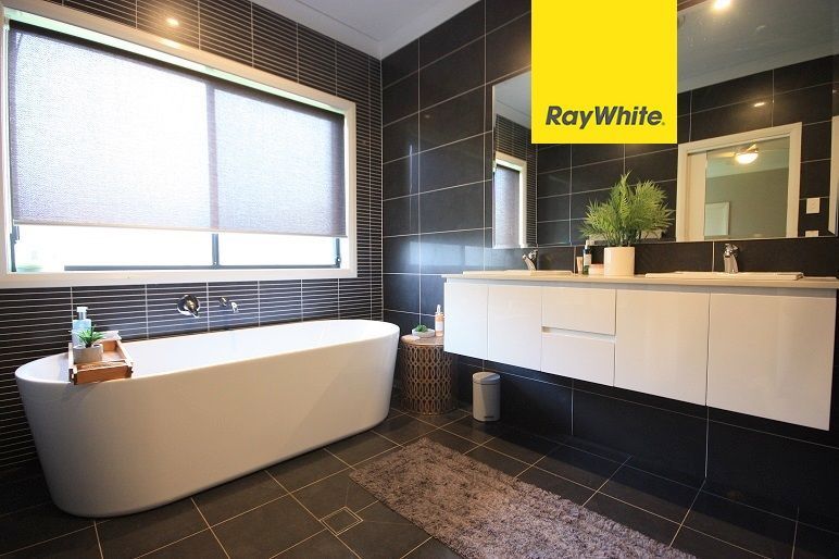 17 Challenger Street, Gregory Hills, NSW 2557