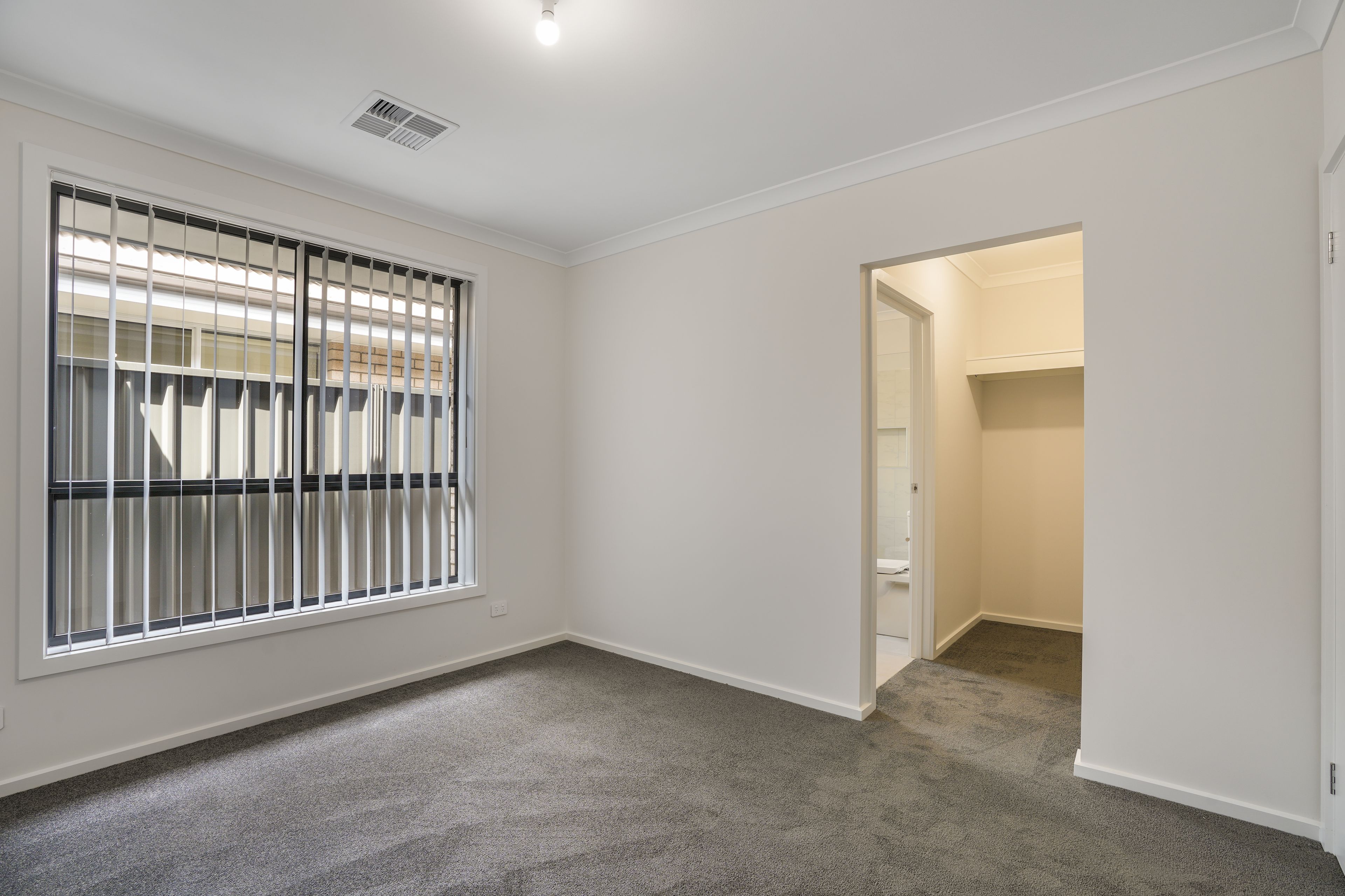 4/30 Knight Street — photo 6 of 10