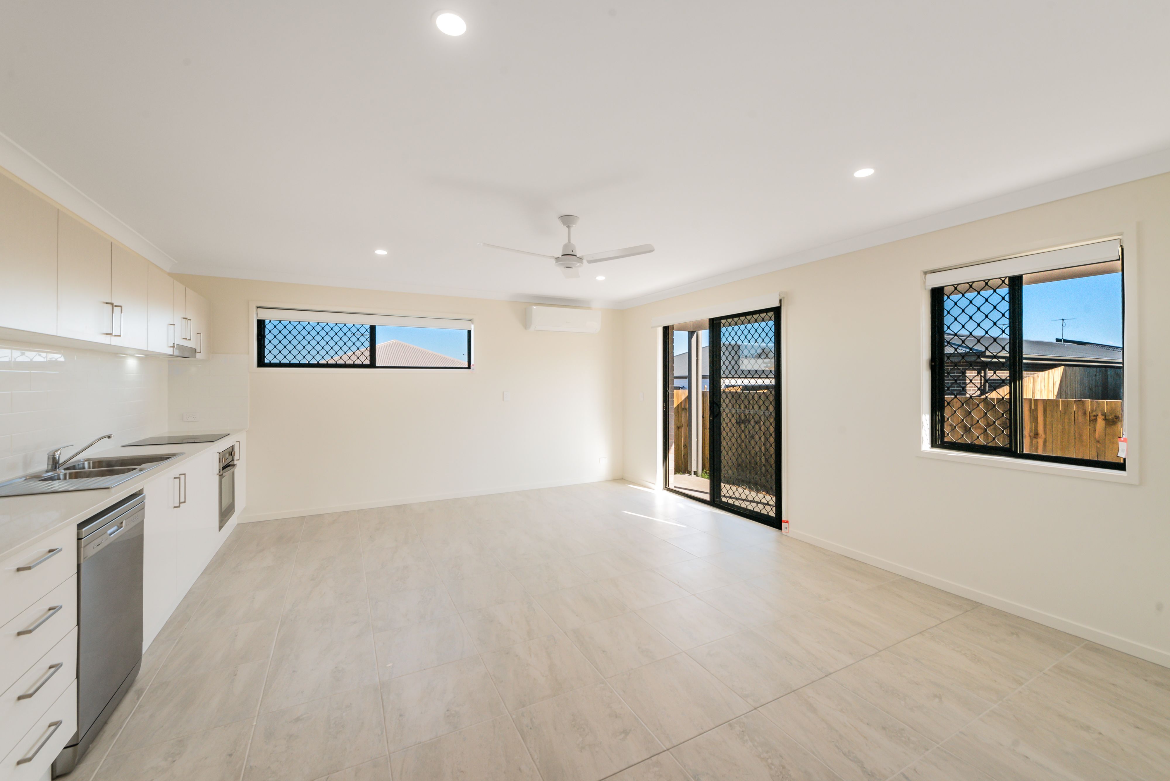 1/18 Mount Bowen Street, Park Ridge, QLD 4125