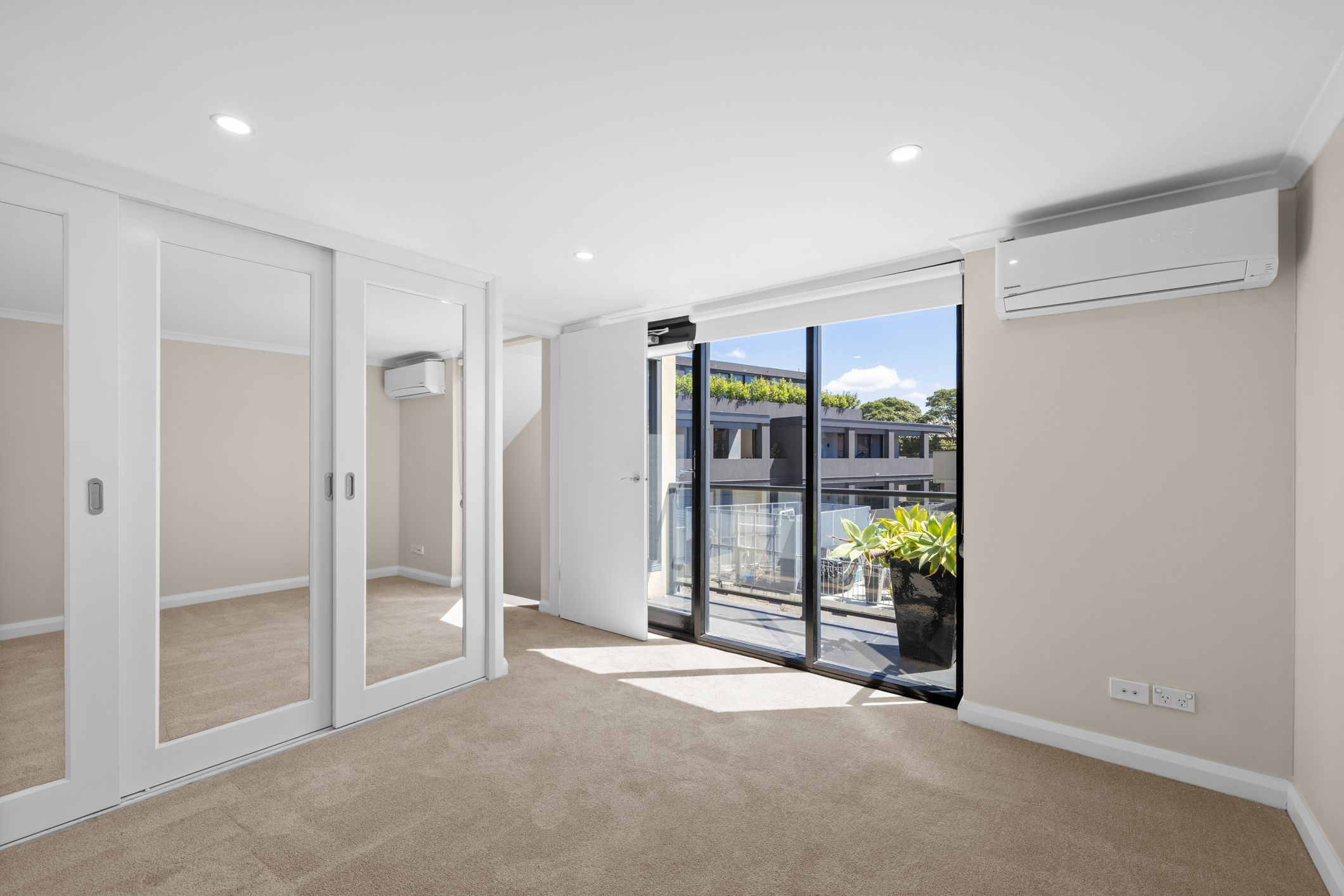 787A Military Road — photo 4 of 6
