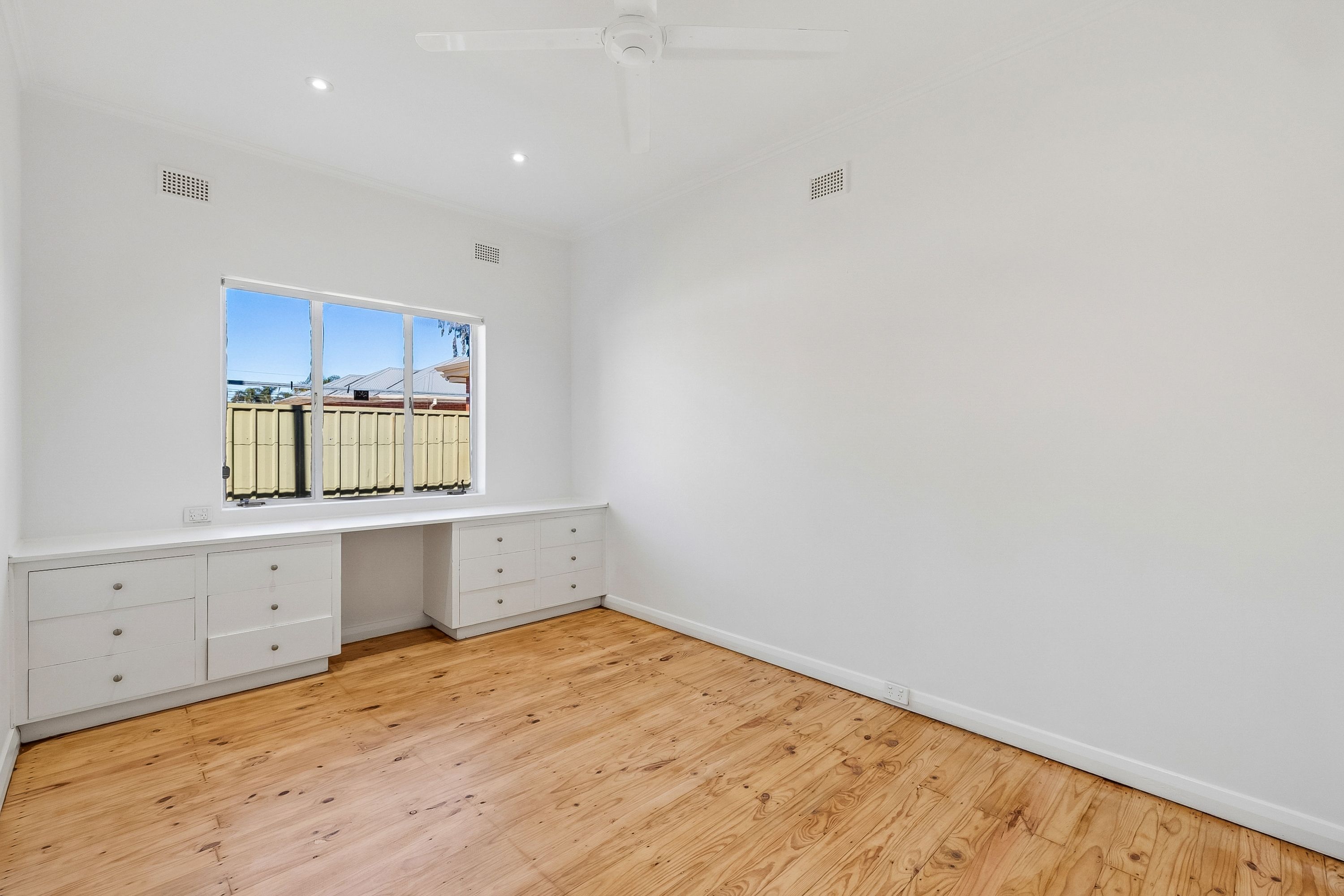11 Buchan Street — photo 9 of 12