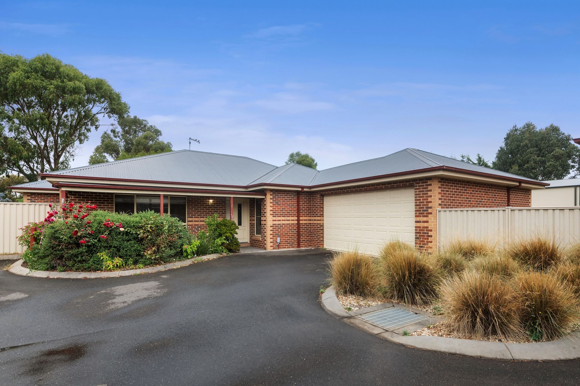 4/3 Regan Drive, Romsey, VIC 3434 Sold Unit Ray White Romsey