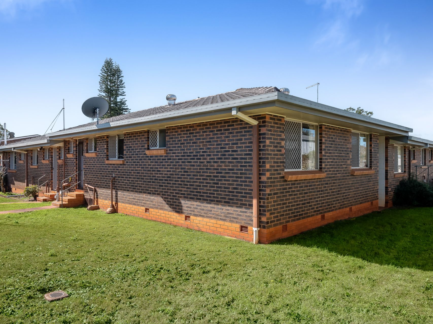 335 West Street, Harristown QLD 4350