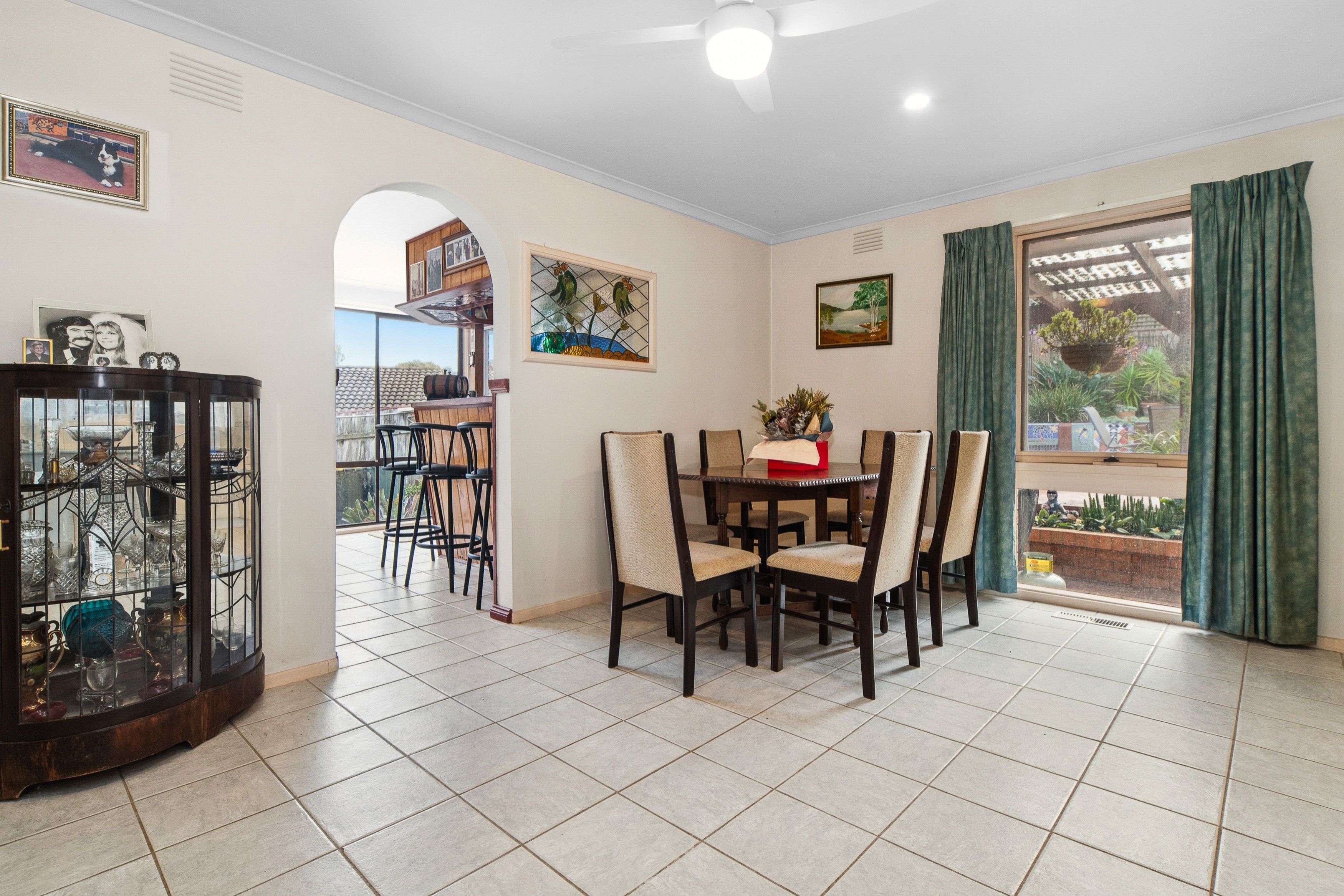19 Dunsterville Crescent — photo 4 of 17