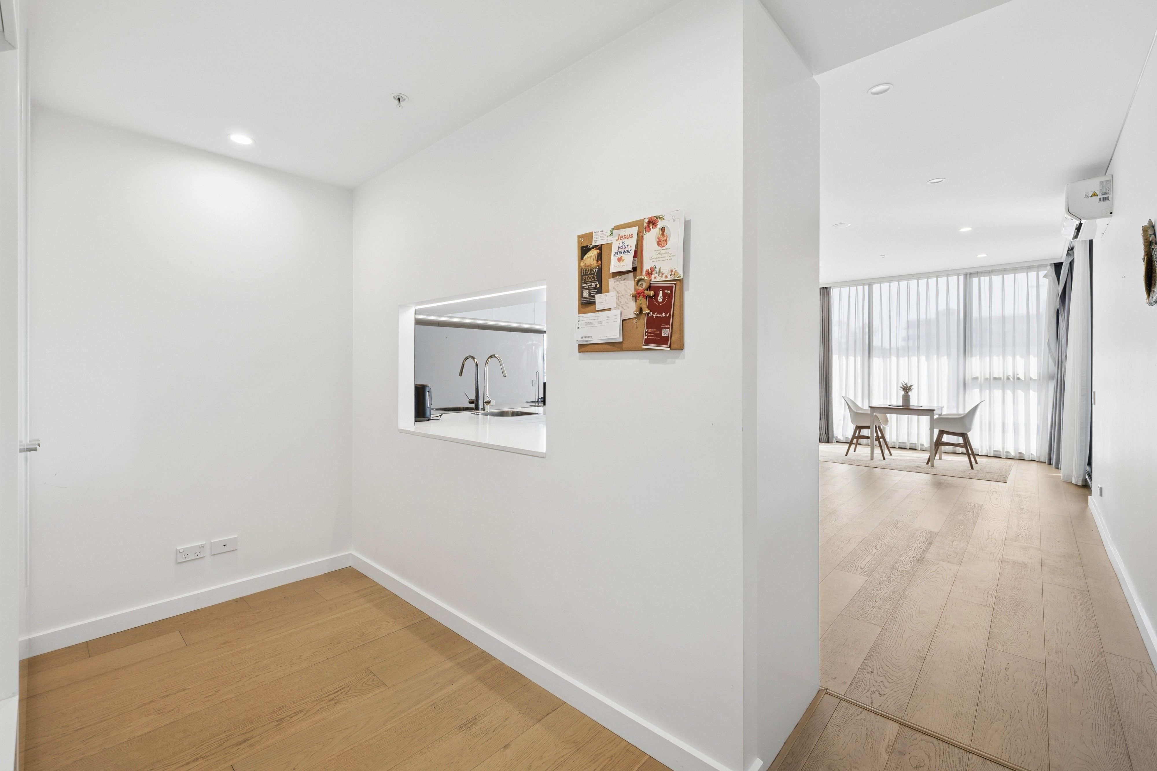 407/25 Meredith Street — photo 6 of 13