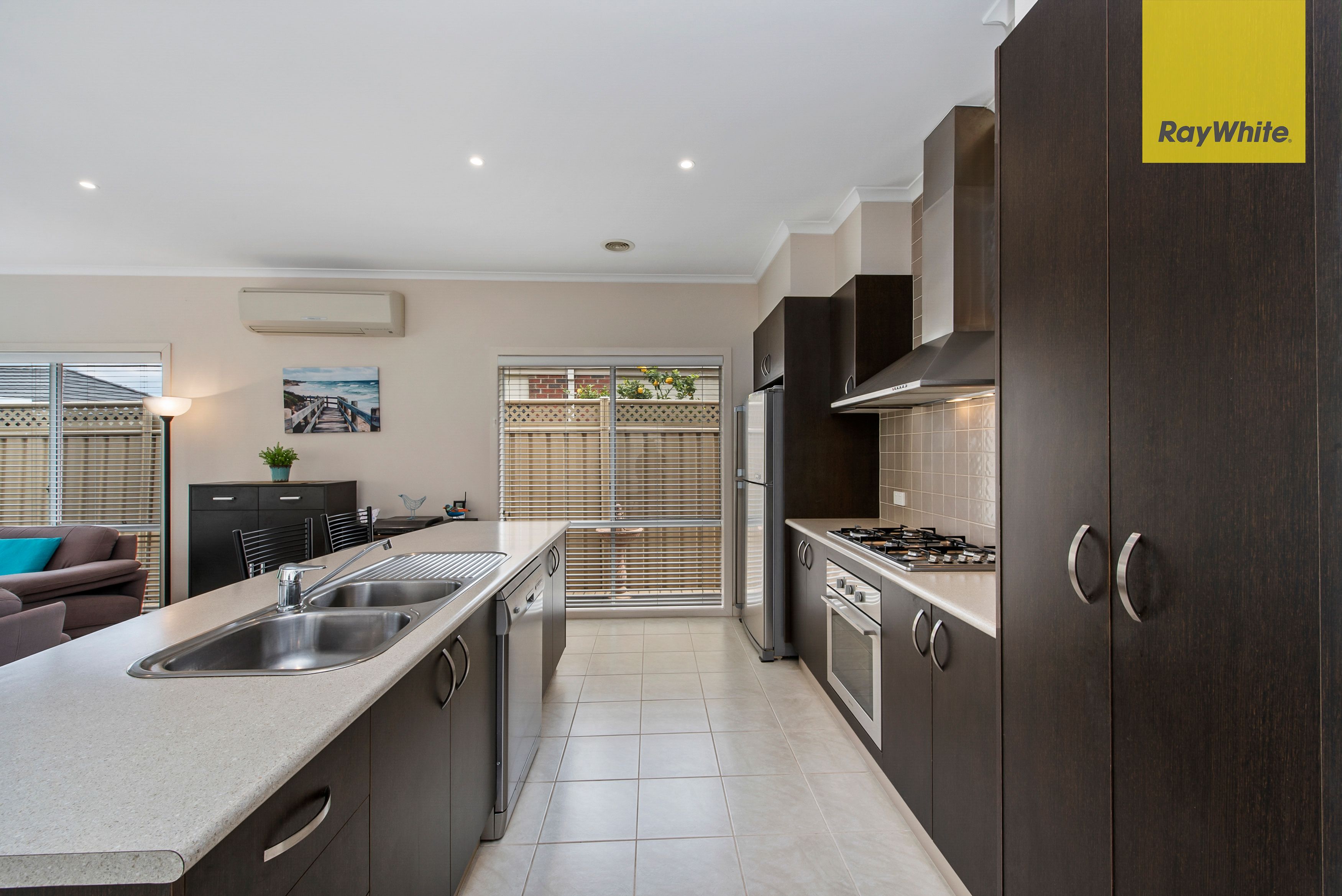4 Kings Domain, Caroline Springs, VIC 3023