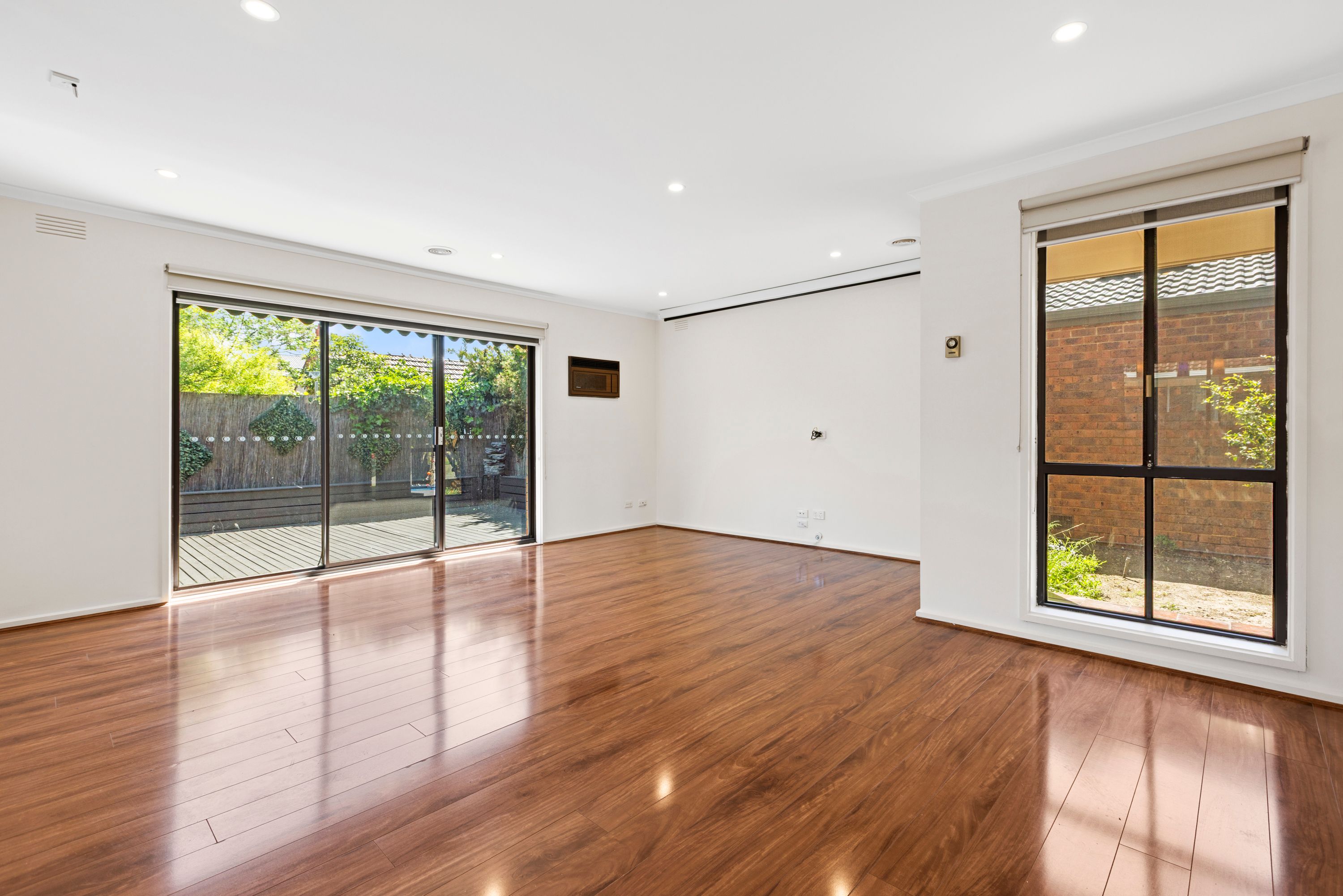 12/30 Maroo Street — photo 3 of 8