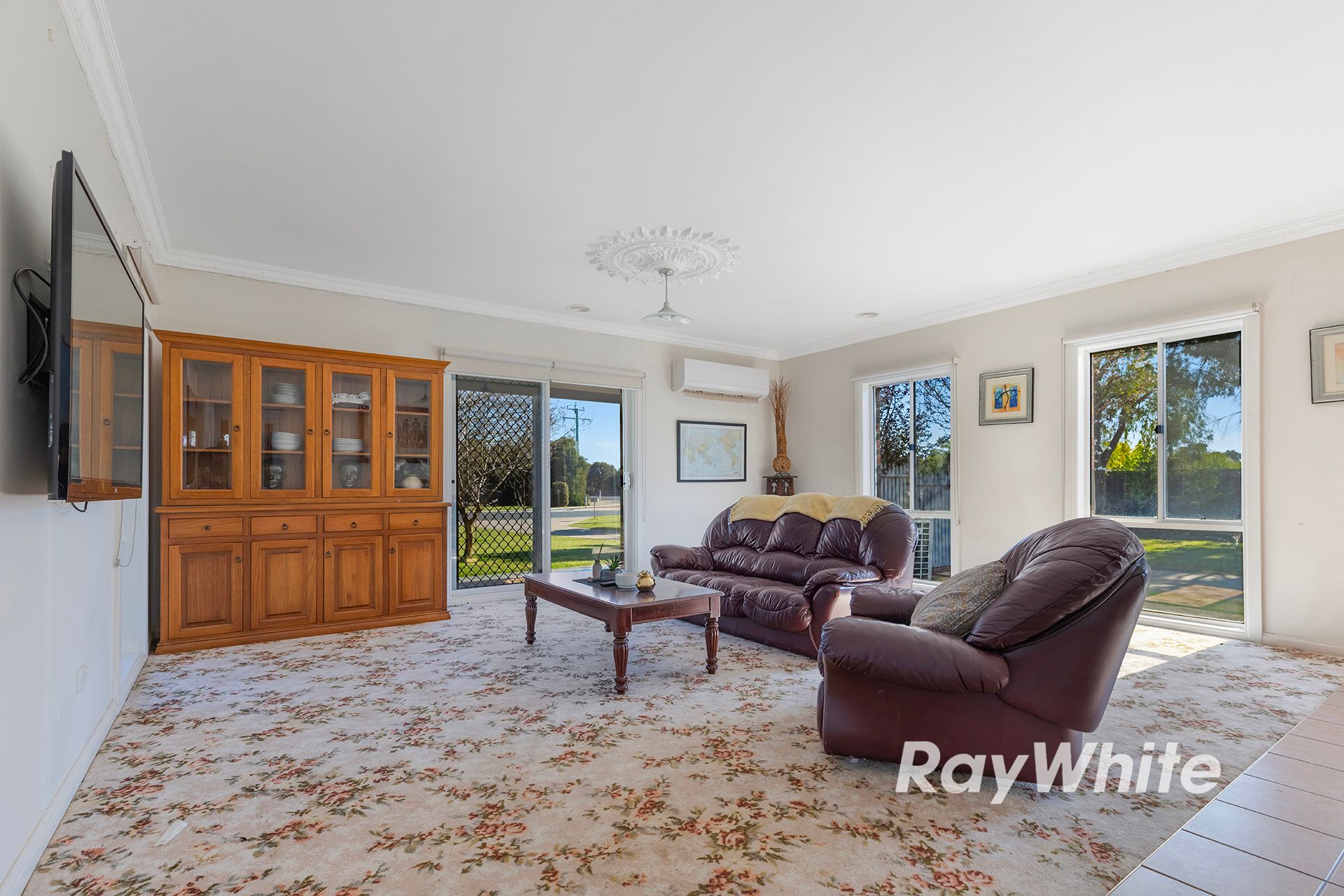 1 Winbi Avenue — photo 4 of 27
