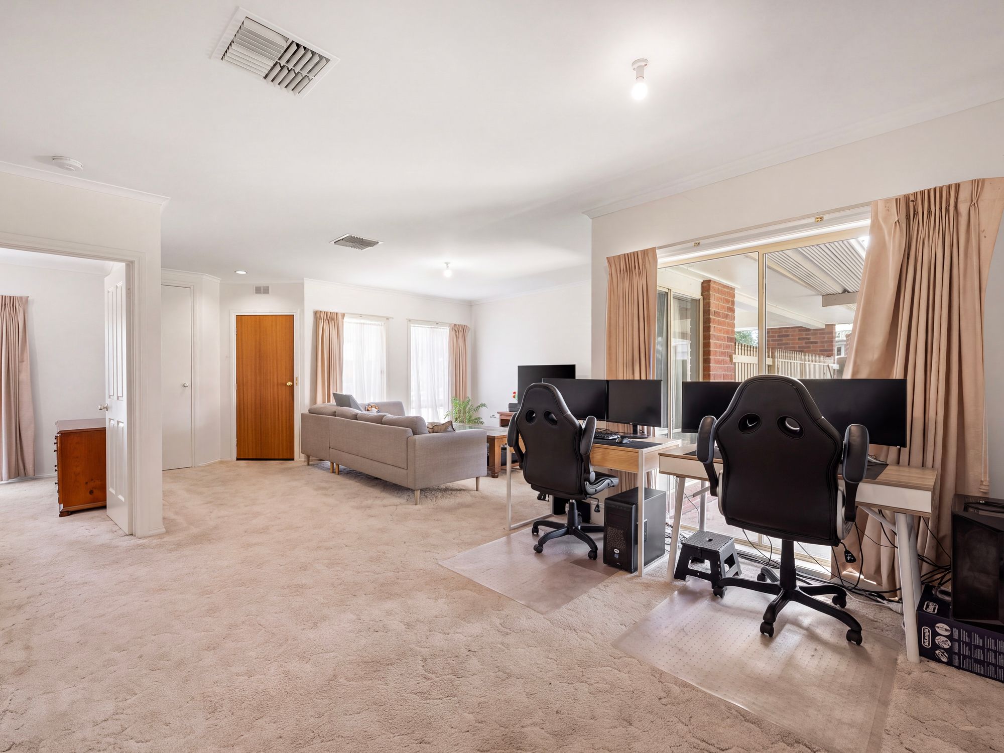 4 Exton Crescent — photo 5 of 15