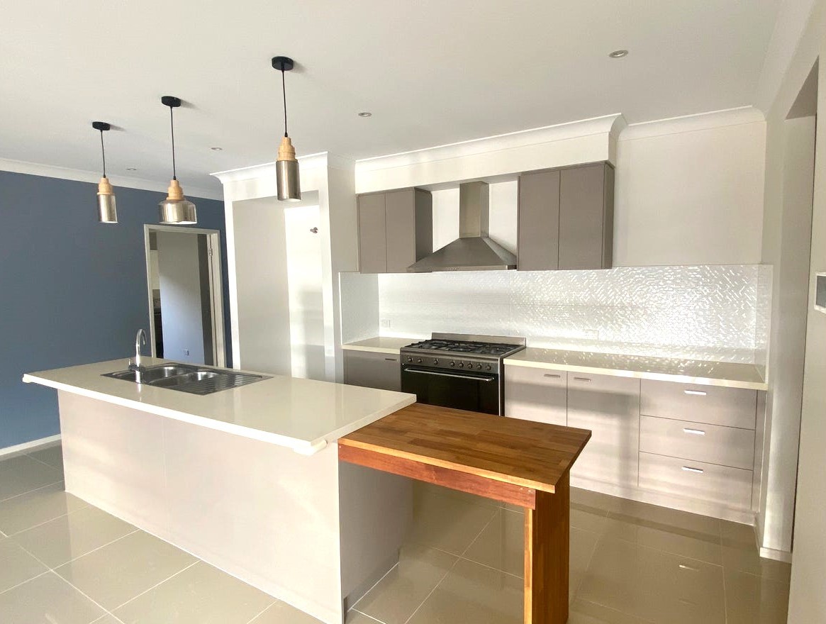 10 Epaulet Street, JORDAN SPRINGS, NSW 2747
