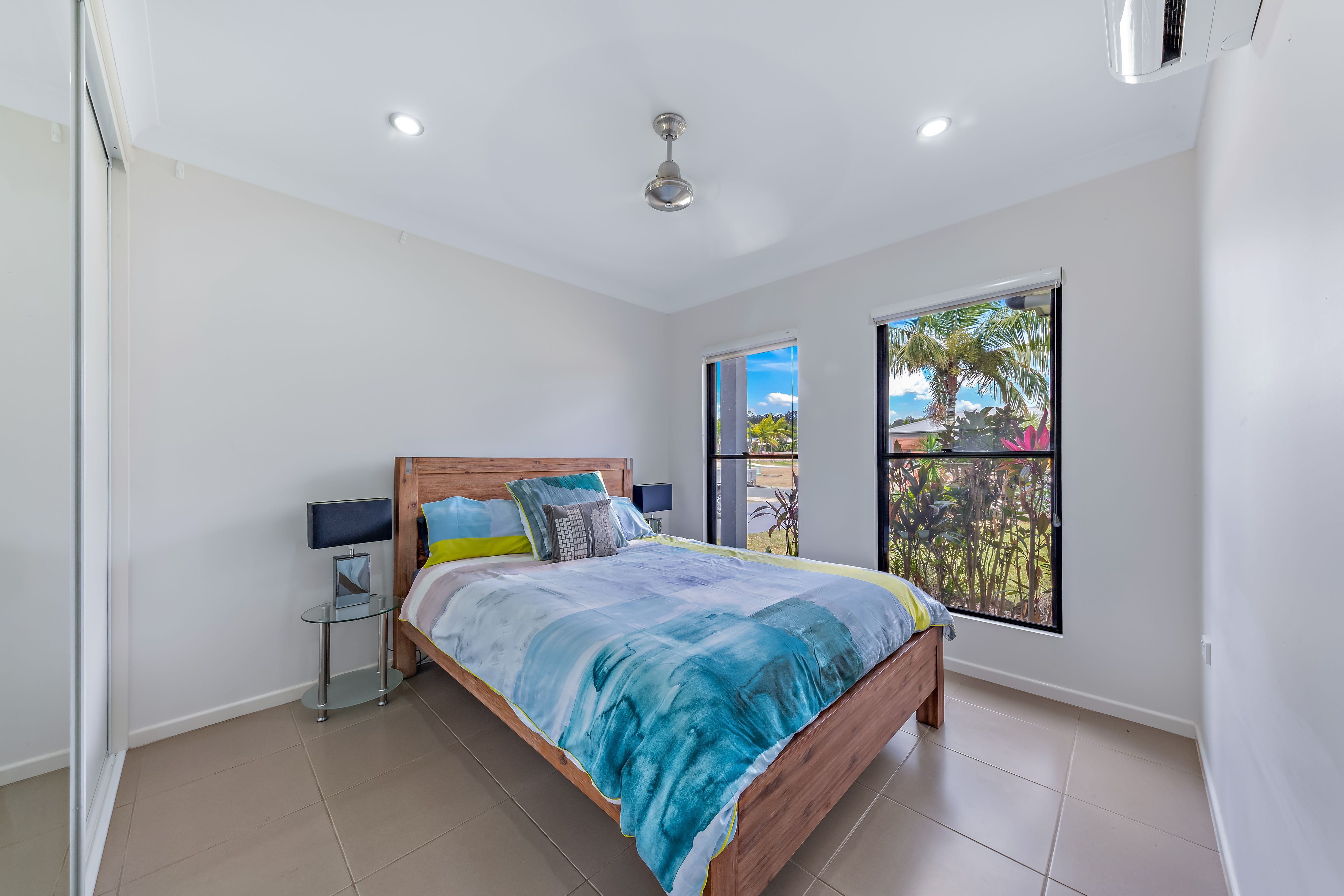 7 Beames Crescent — photo 12 of 19