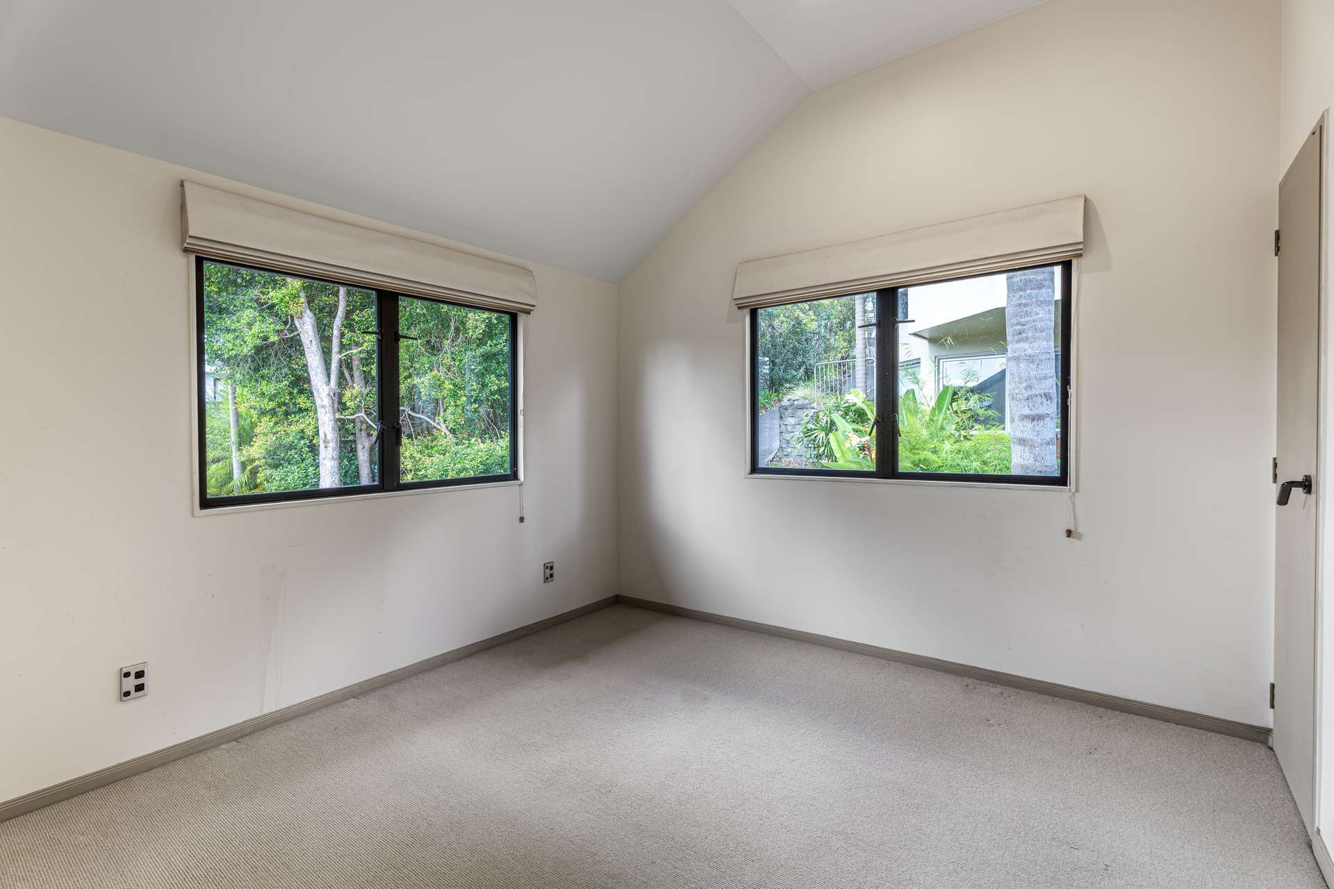 16b Abbotts Way photo 15