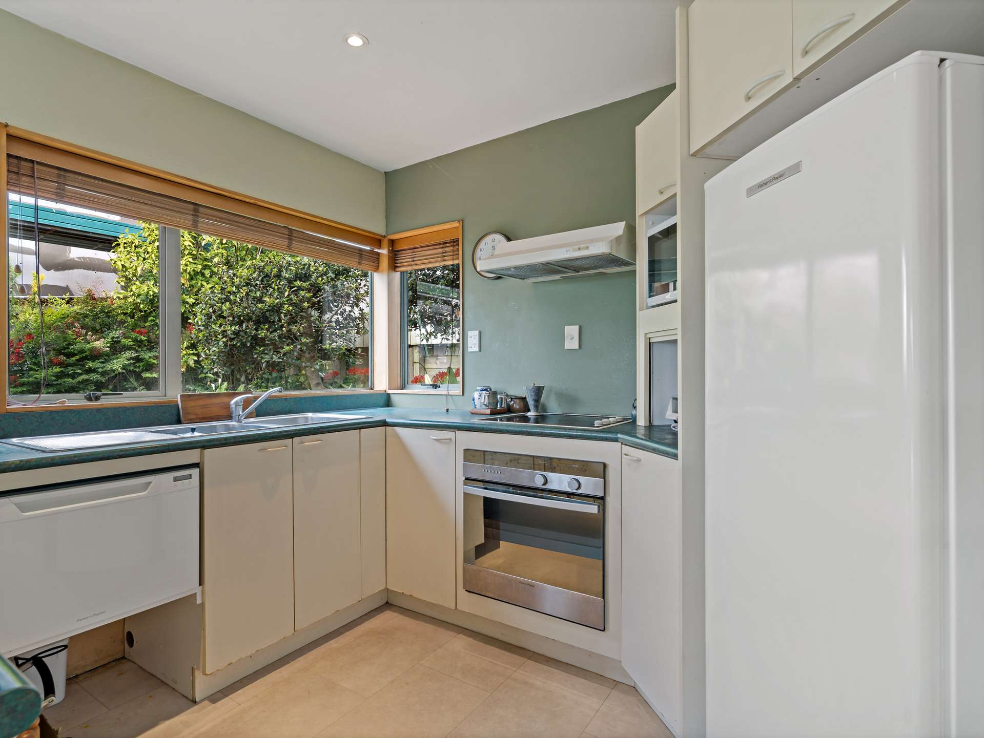 15A Waiatarua Road photo 7