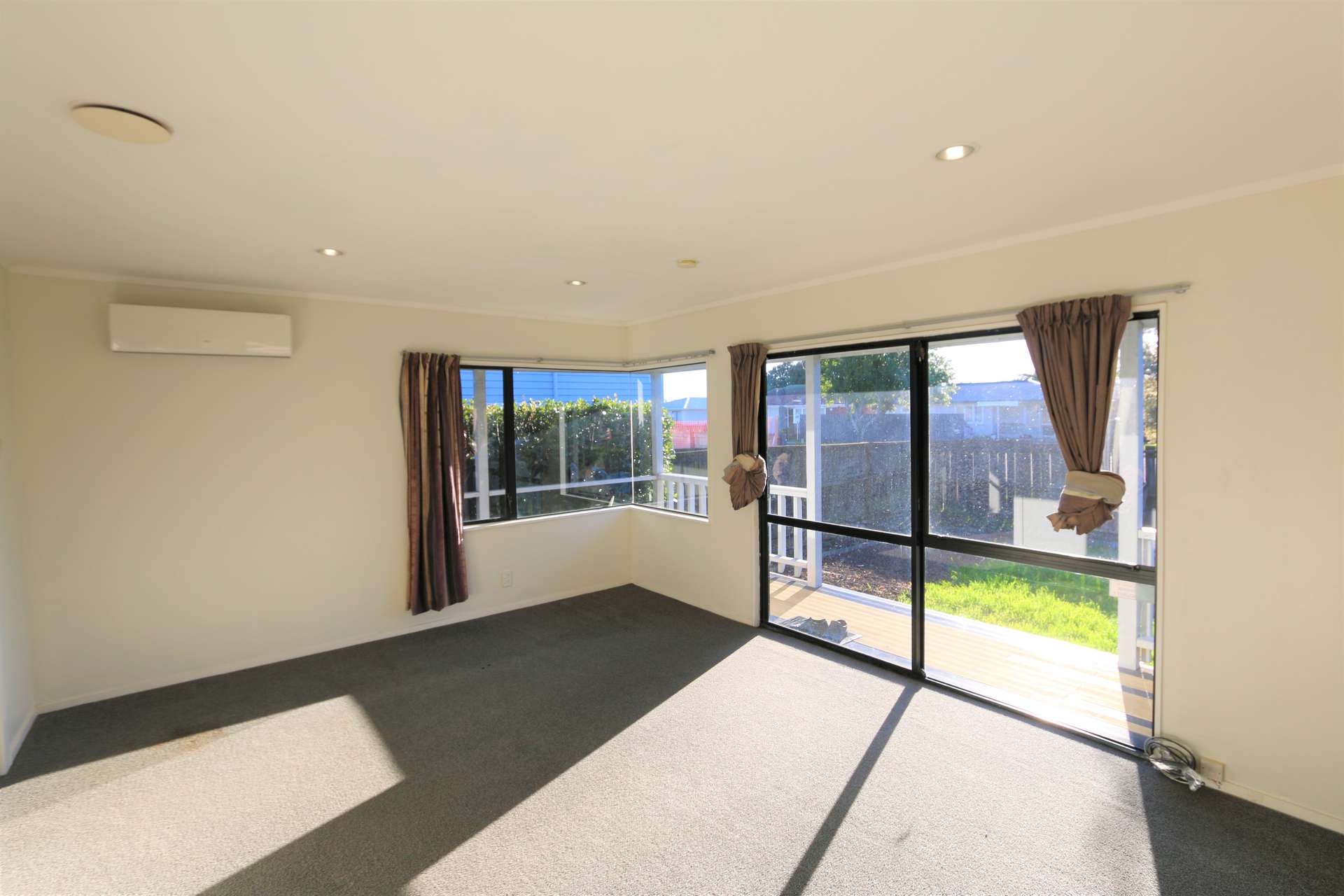 238 Rosebank Road photo 1