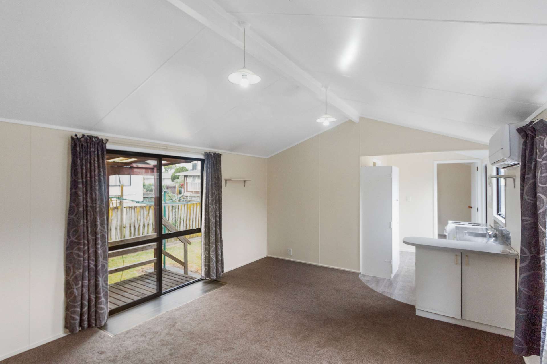 11a Cameo Court Road photo 3