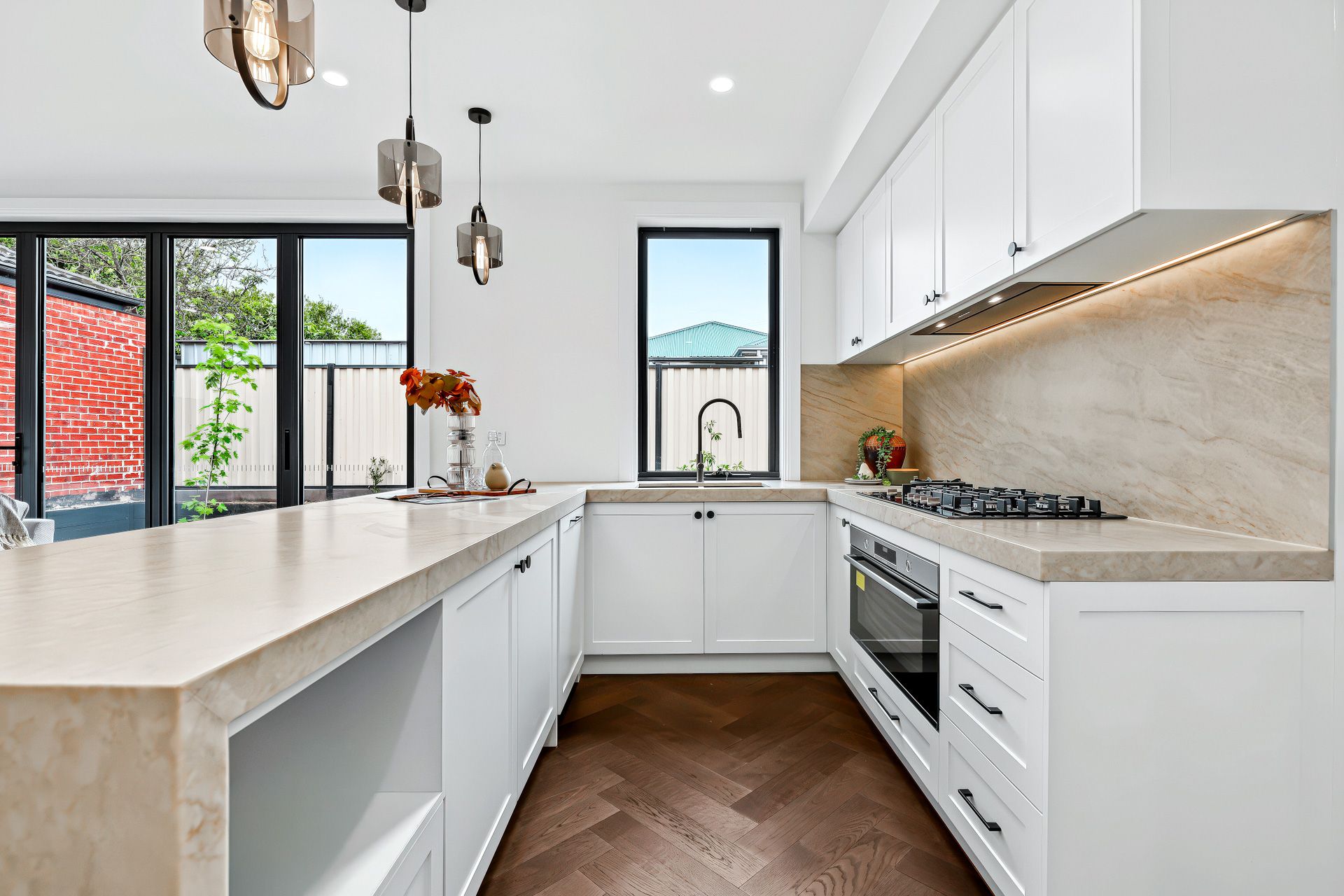 1&2/9 Mountain Crescent — photo 15 of 18