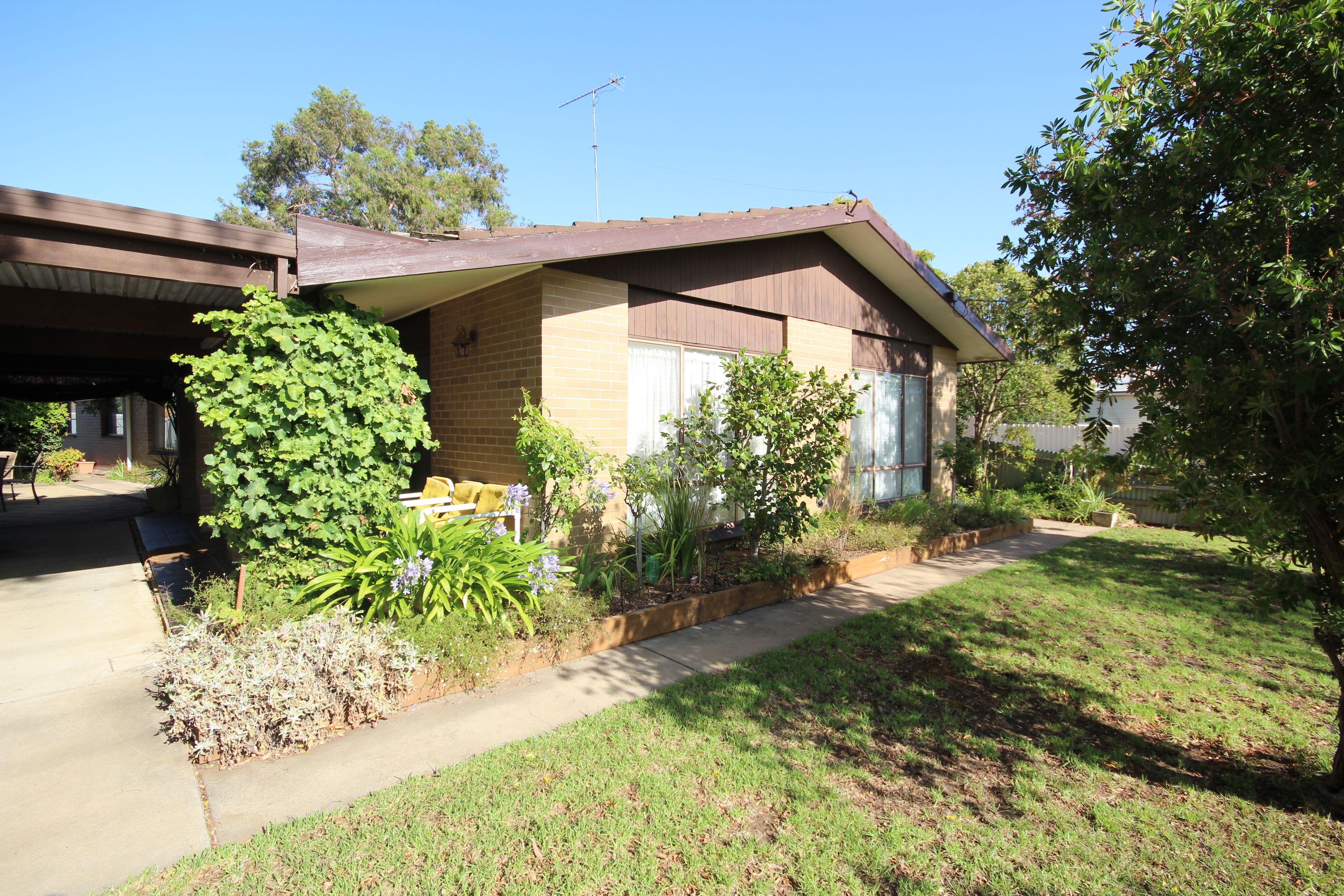 122 Bennett Road, Horsham VIC 3400