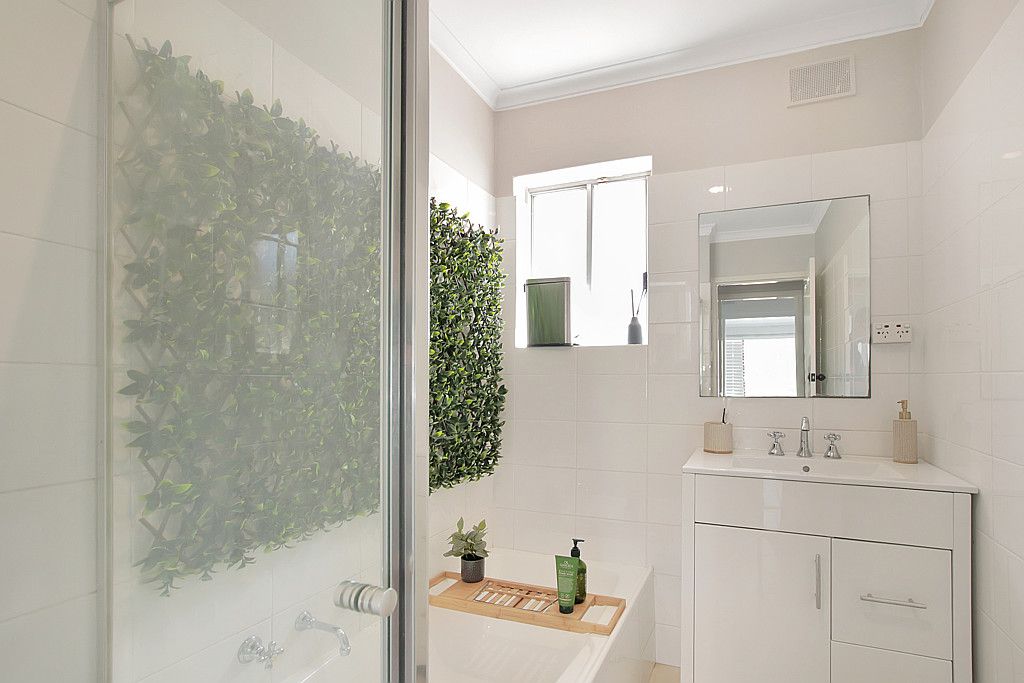 56 Bains Road — photo 10 of 18