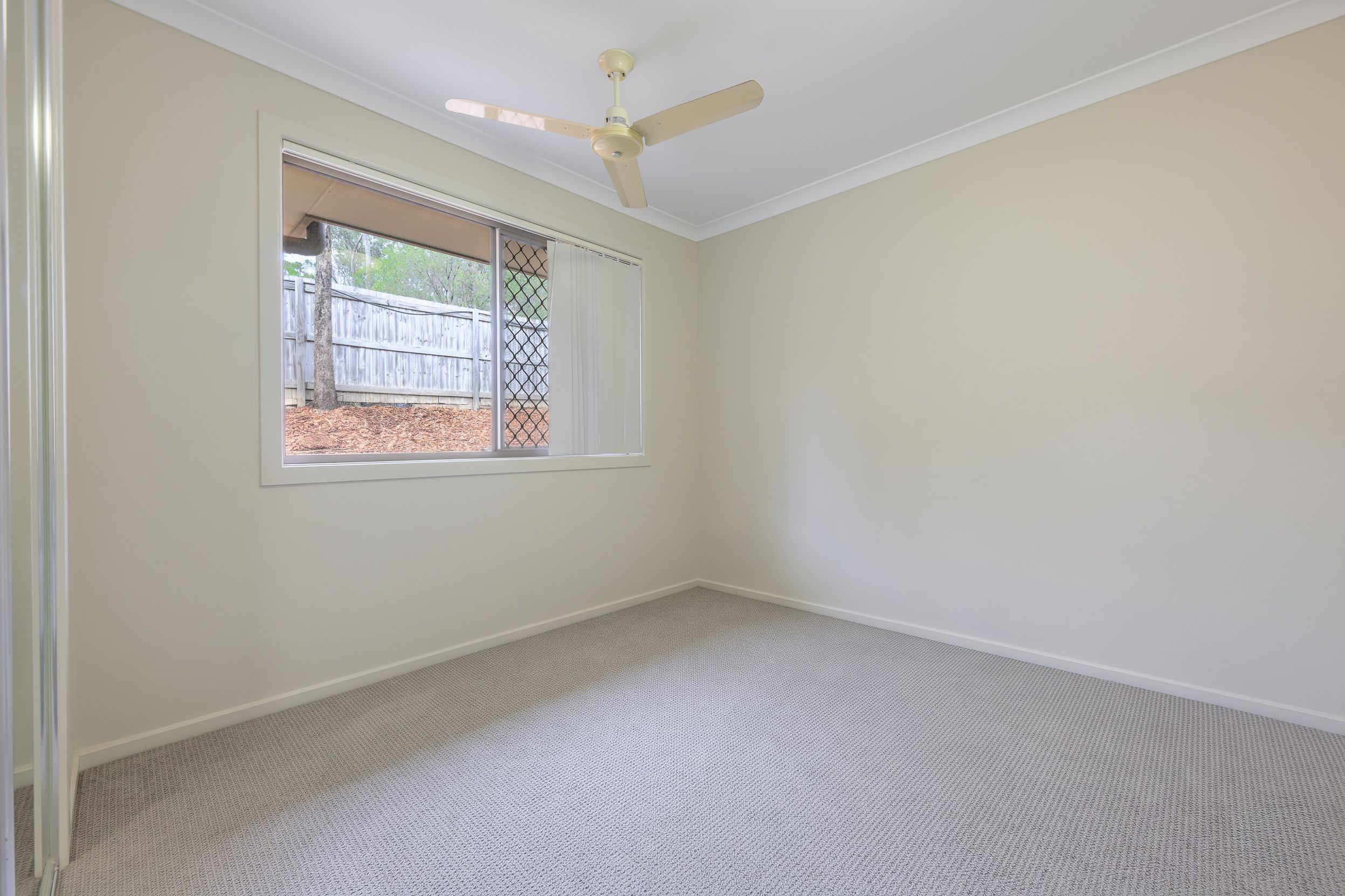 44 Iris Road — photo 8 of 17