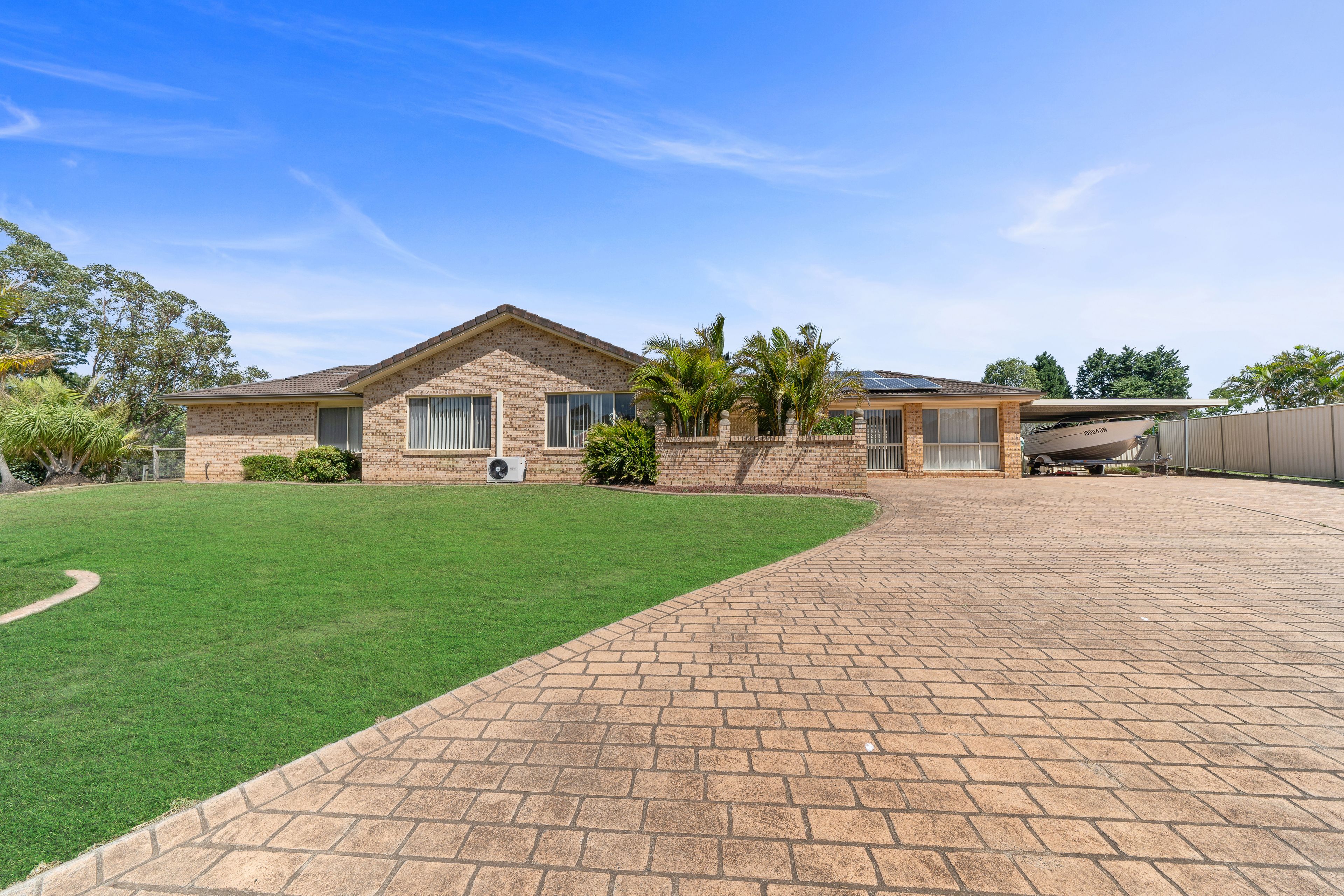 42 Tartarian Crescent, Bomaderry, NSW 2541