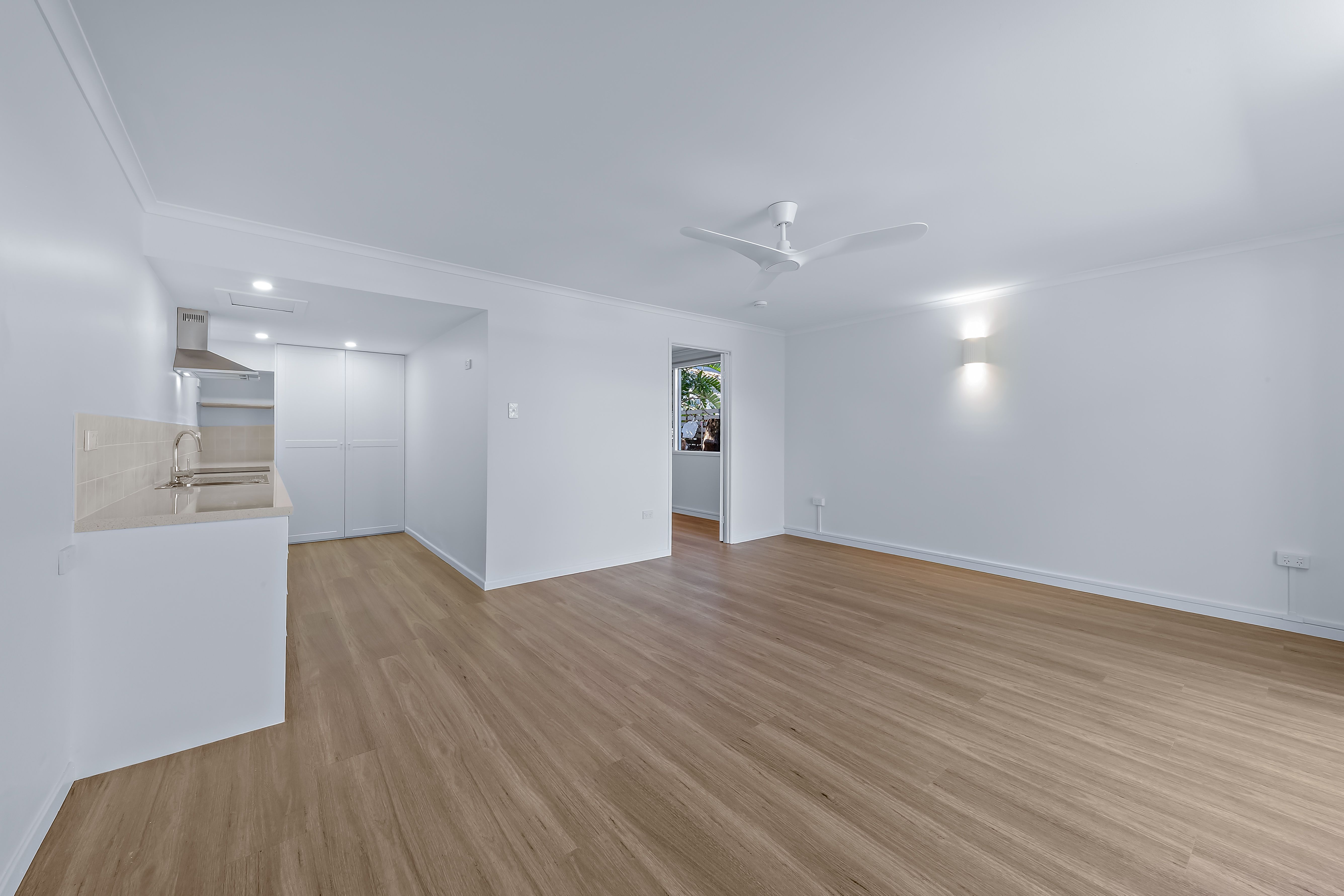 1/5-7 Simmons Street — photo 2 of 14