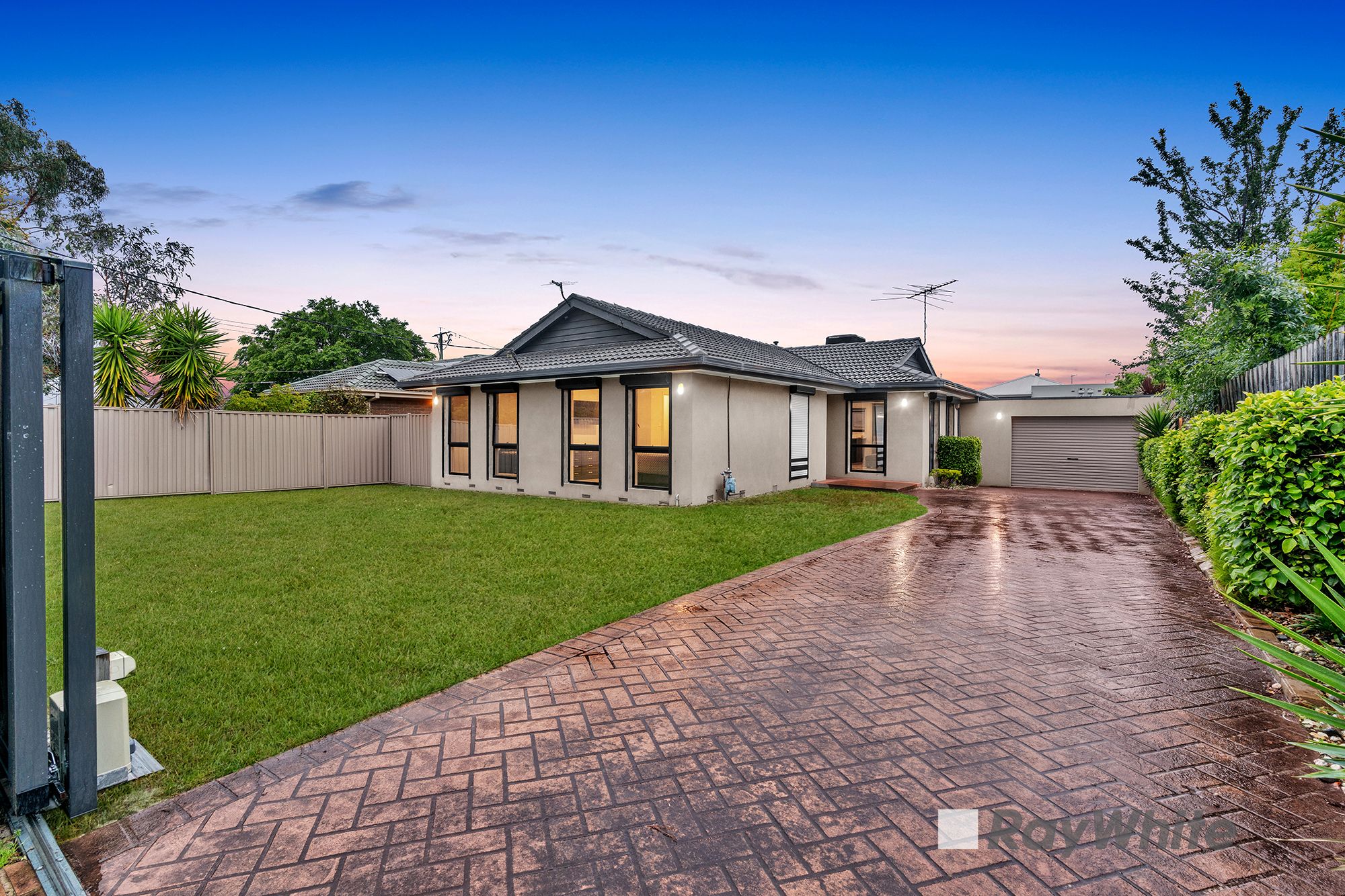 21 Meadow Wood Walk, Narre Warren, VIC 3805