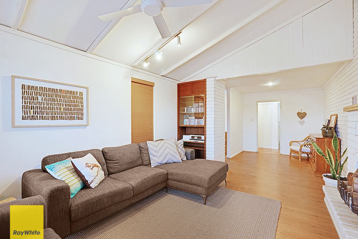 26 Whitworth Avenue, Girrawheen WA 6064