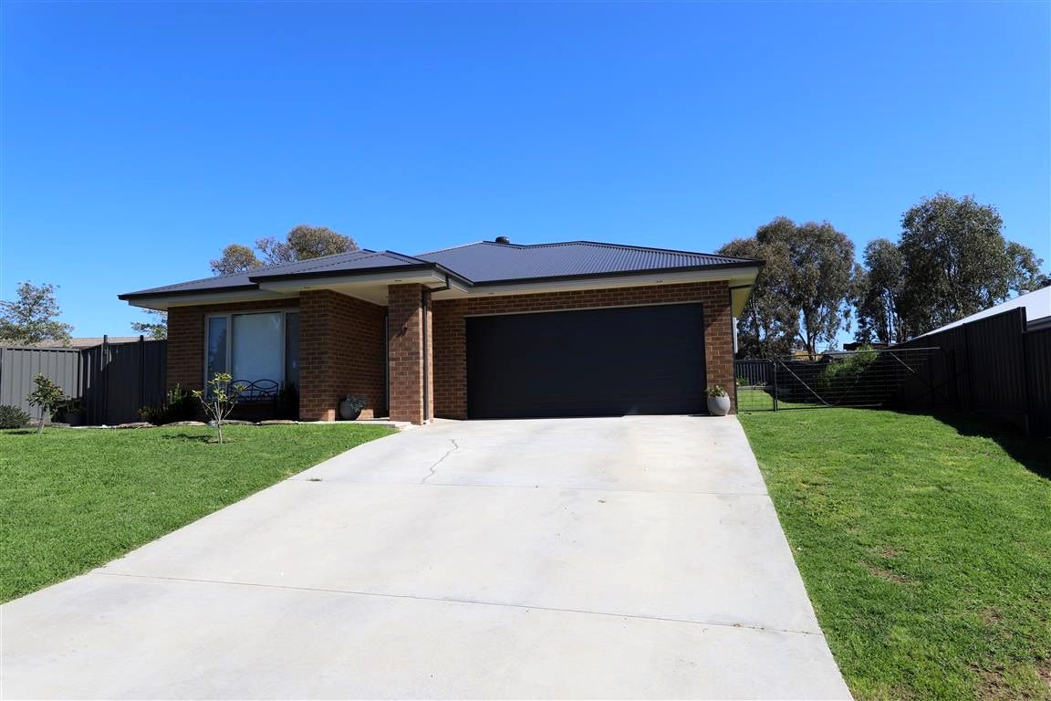 37 Bundara Crescent, Tumut, NSW 2720
