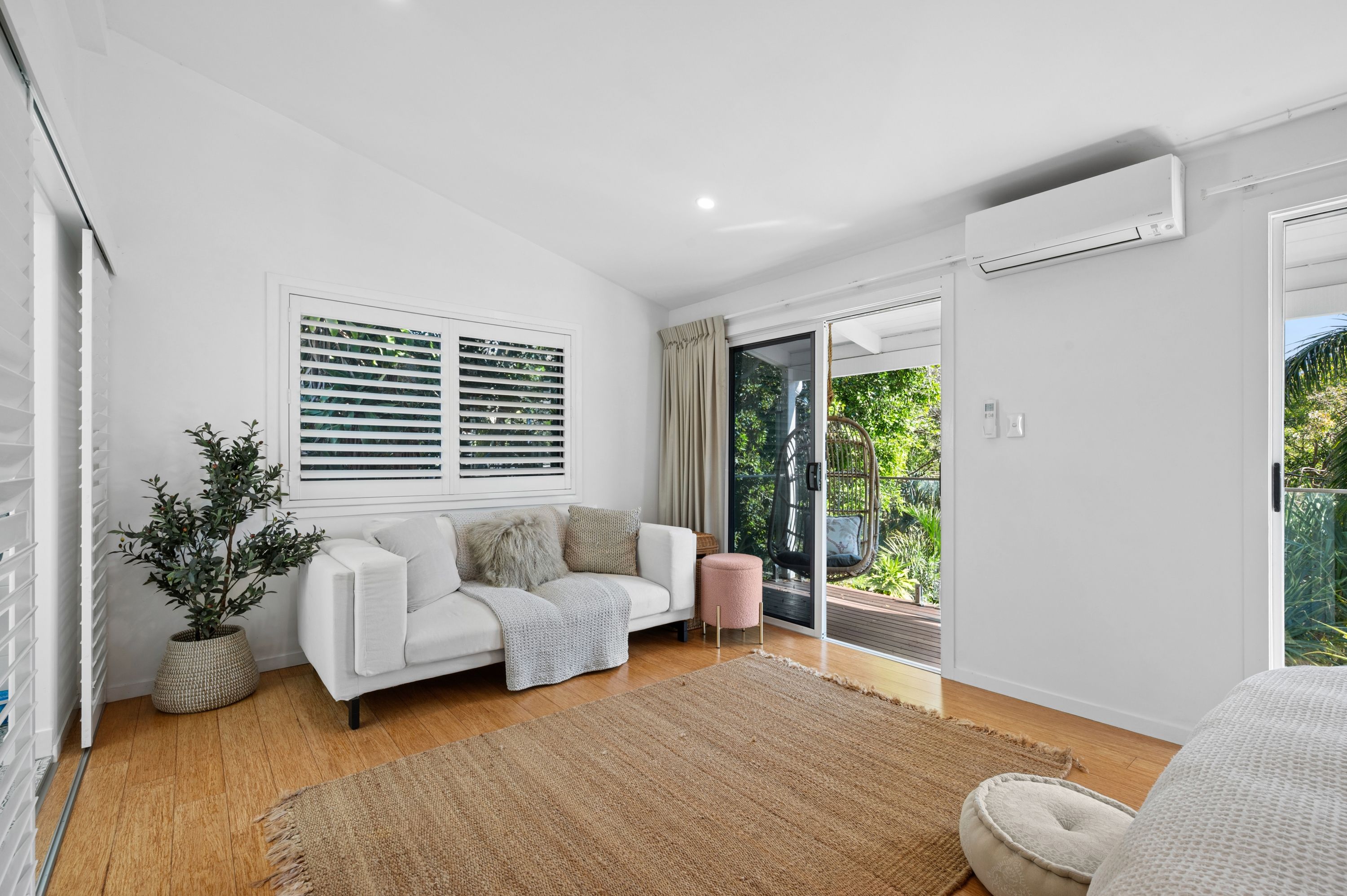 9 Swan Avenue — photo 19 of 22