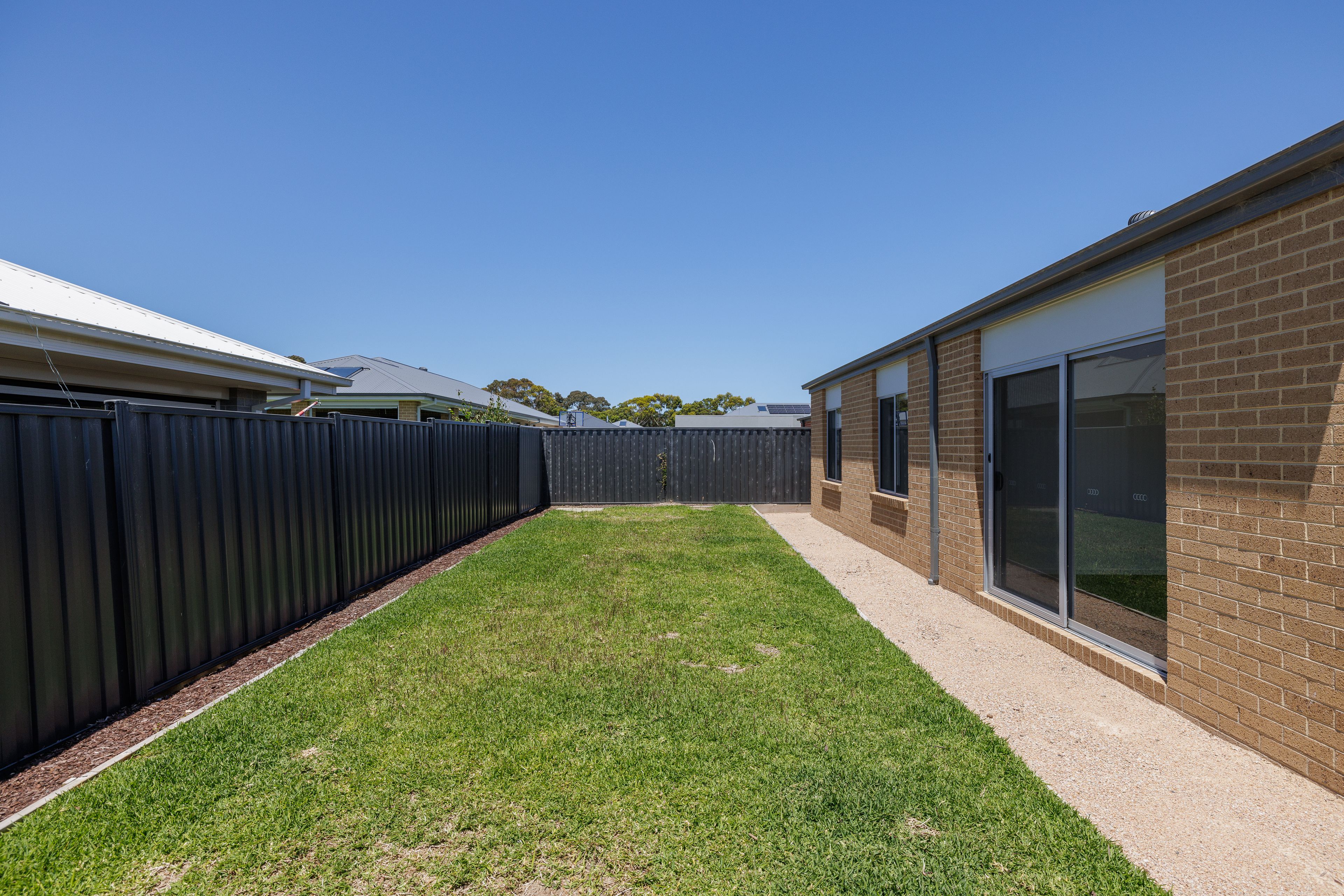 21 Clifton Crescent — photo 12 of 12
