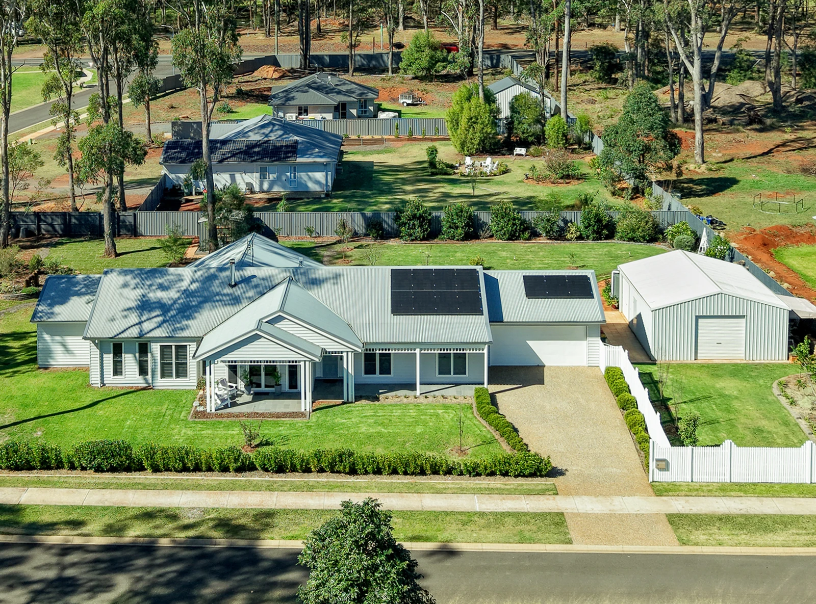6 Canterbury Place, Hampton, QLD 4352