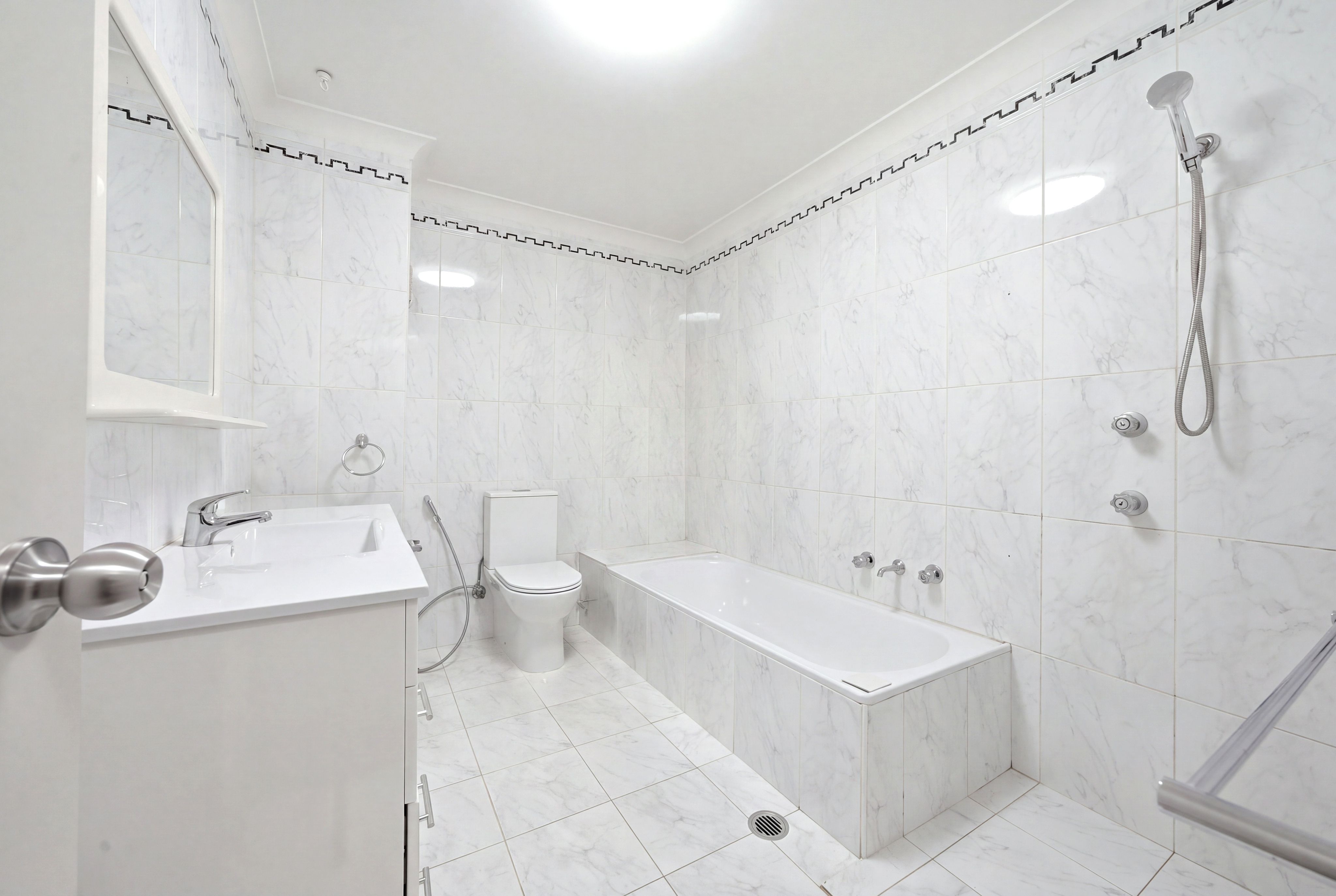 31/1 Riverpark Drive — photo 9 of 13
