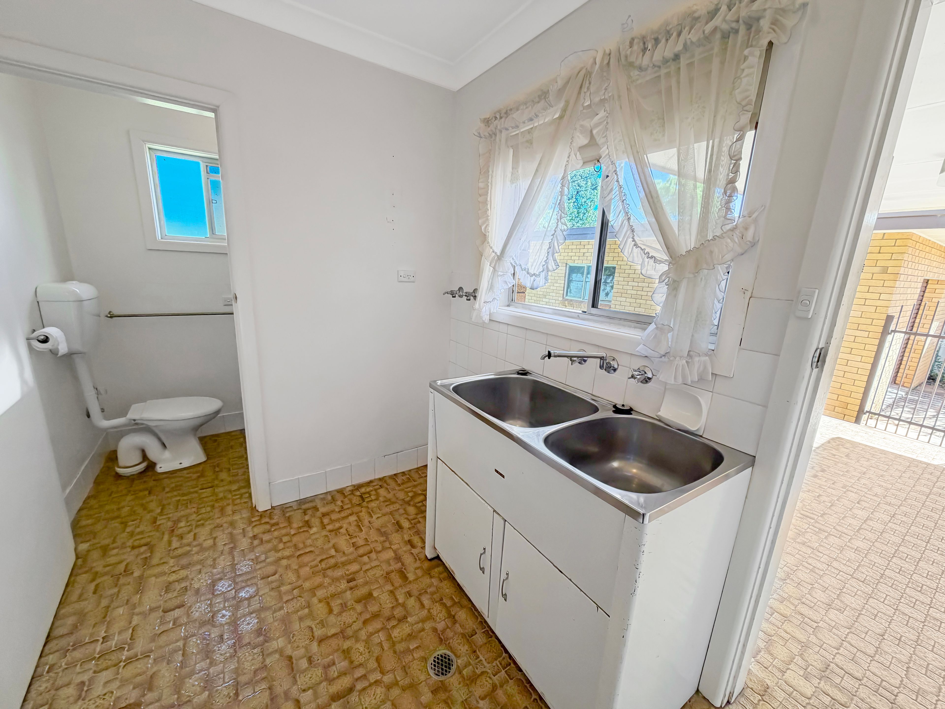 4 Hillston Street — photo 11 of 22