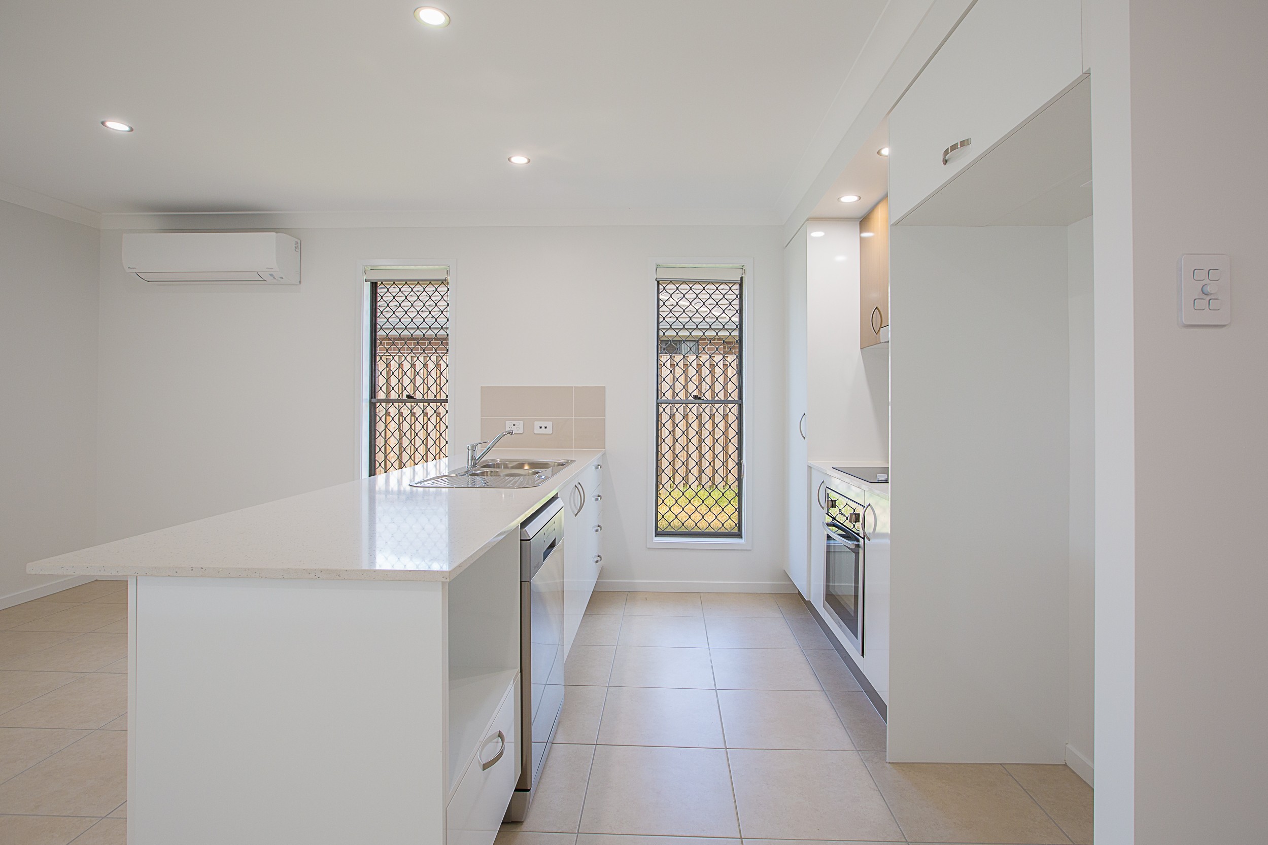 2/8 Wicker Road, Park Ridge, QLD 4125