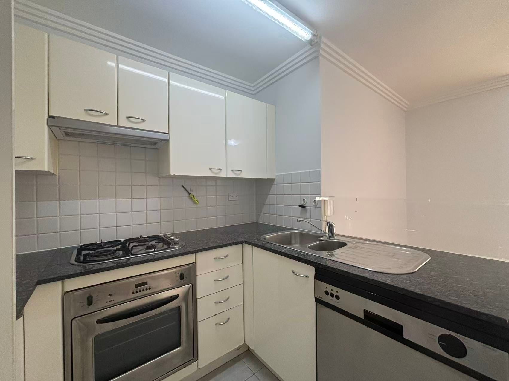 24B/12 Dora Street — photo 6 of 12