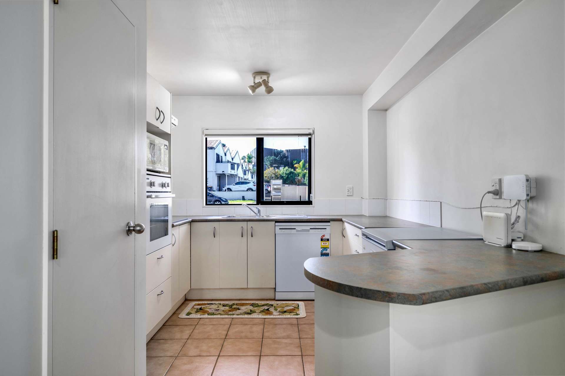 4/71 Fernhill Way photo 2