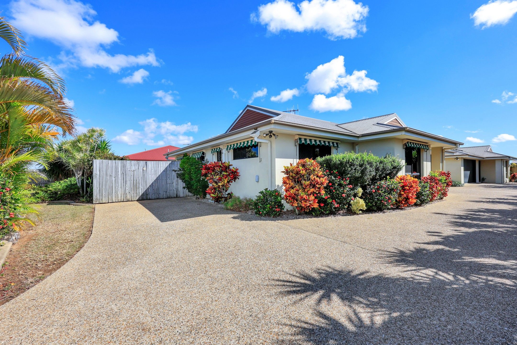 1/4A Hillvue Crescent — photo 4 of 28