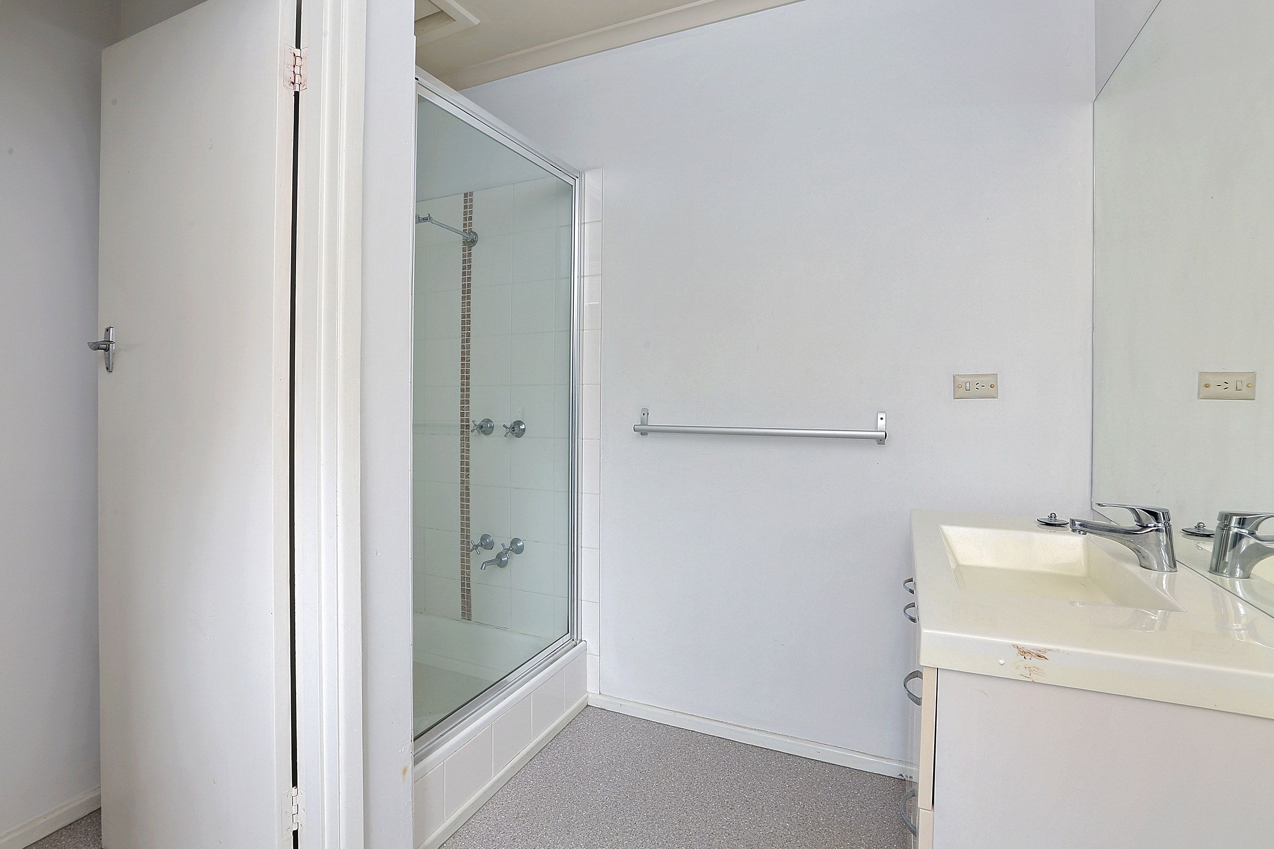 1/5 Cara Road, Highton, VIC 3216