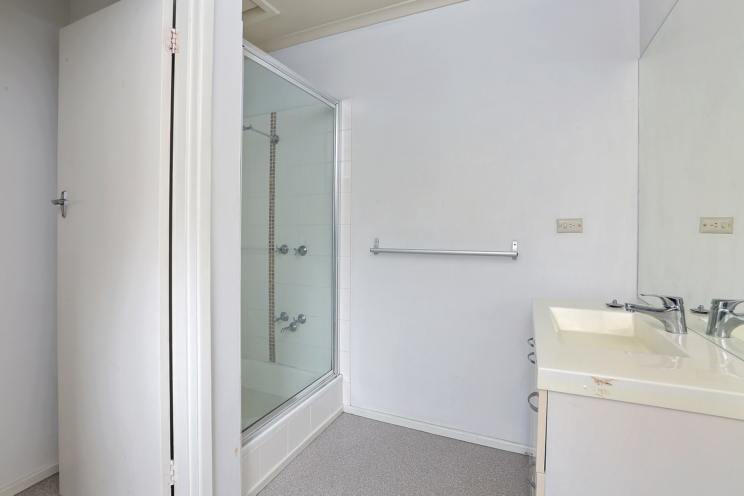 1/5 Cara Road, Highton, VIC 3216