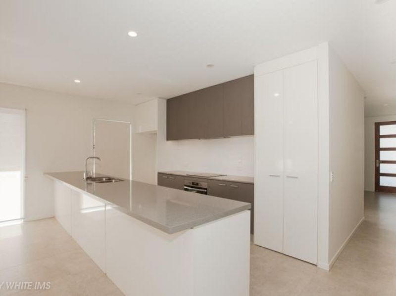 37 Unwin Road, Redland Bay, QLD 4165