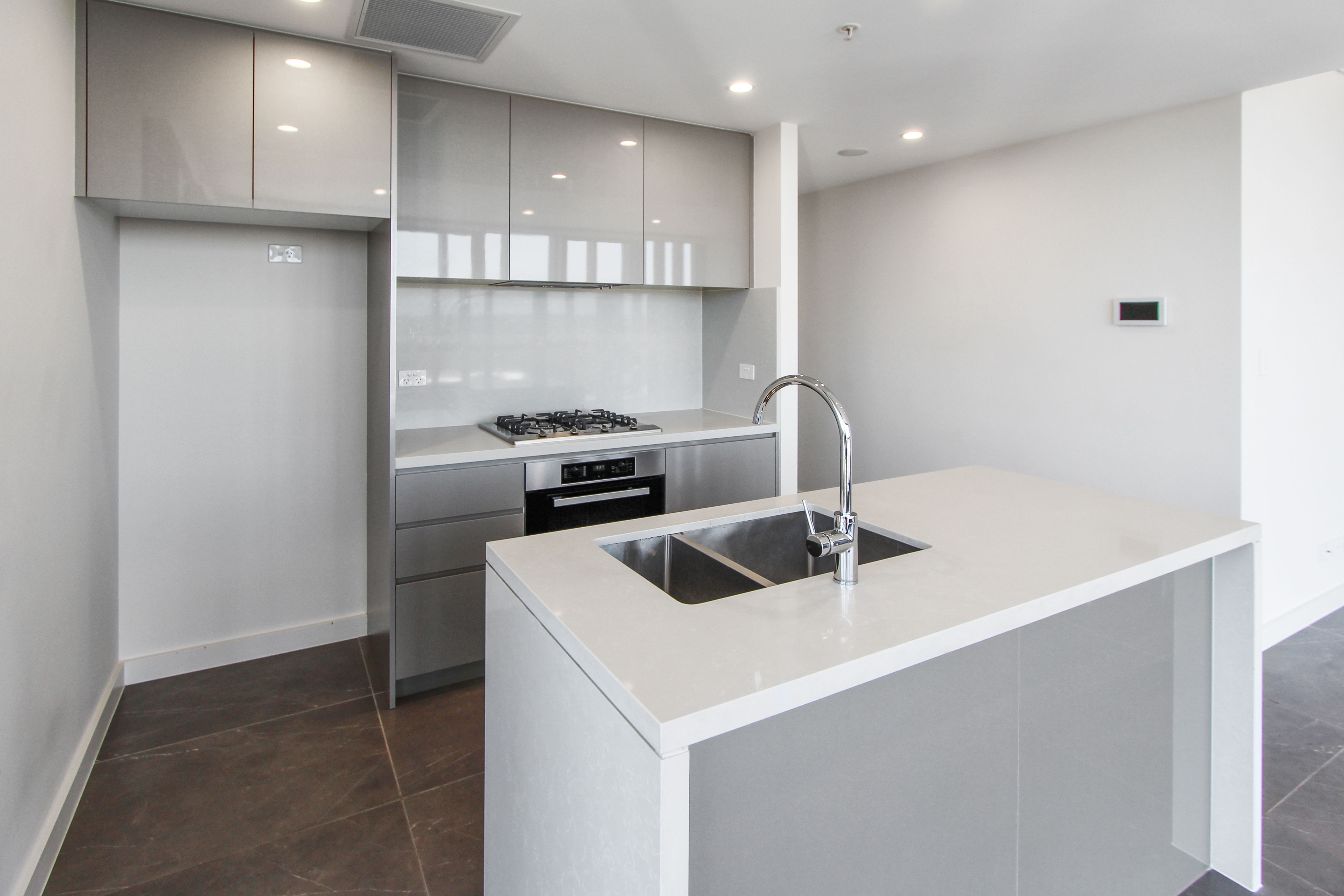 1605B/101 Waterloo Road — photo 5 of 9