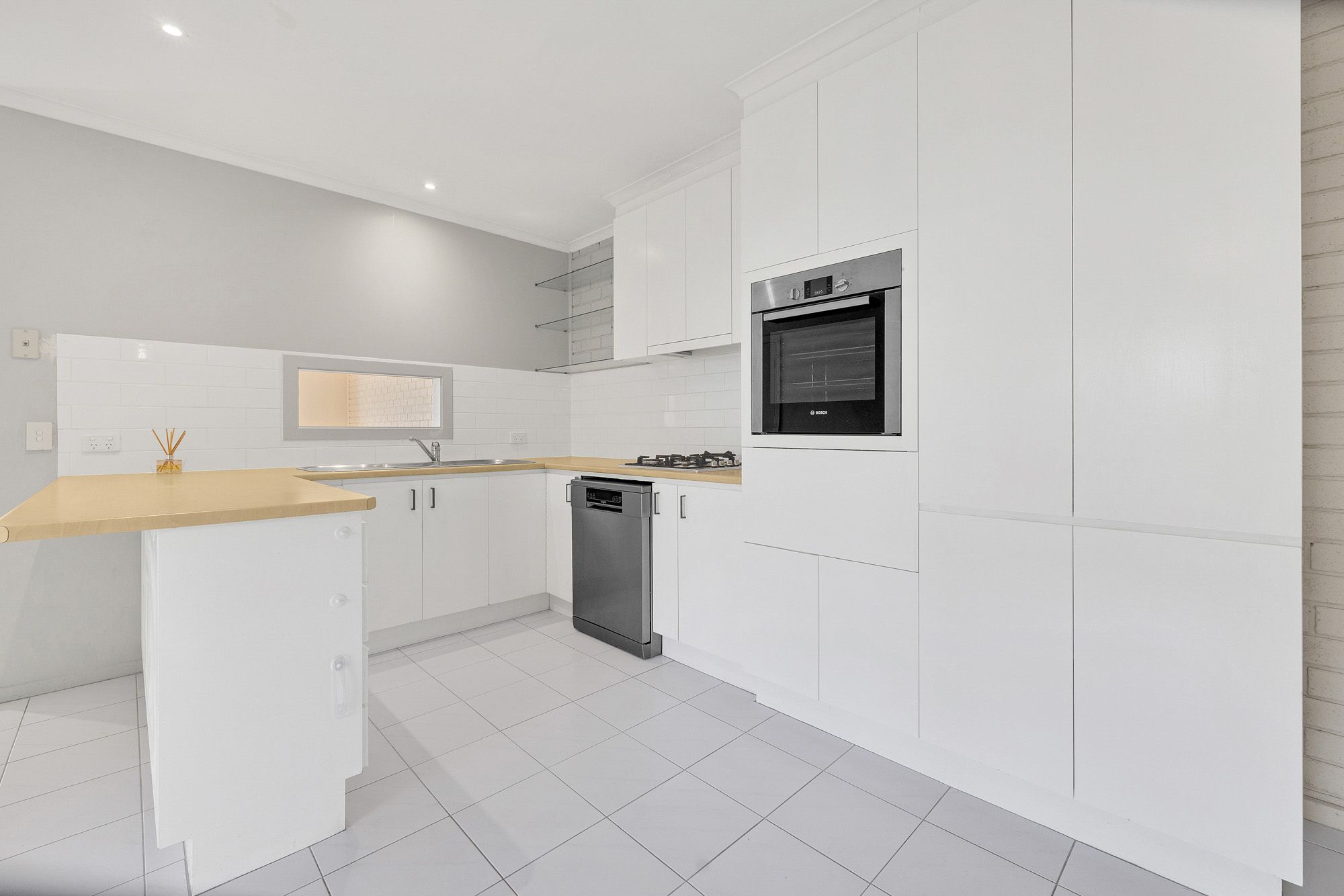 2/253 Greaves Street North, Werribee, VIC 3030