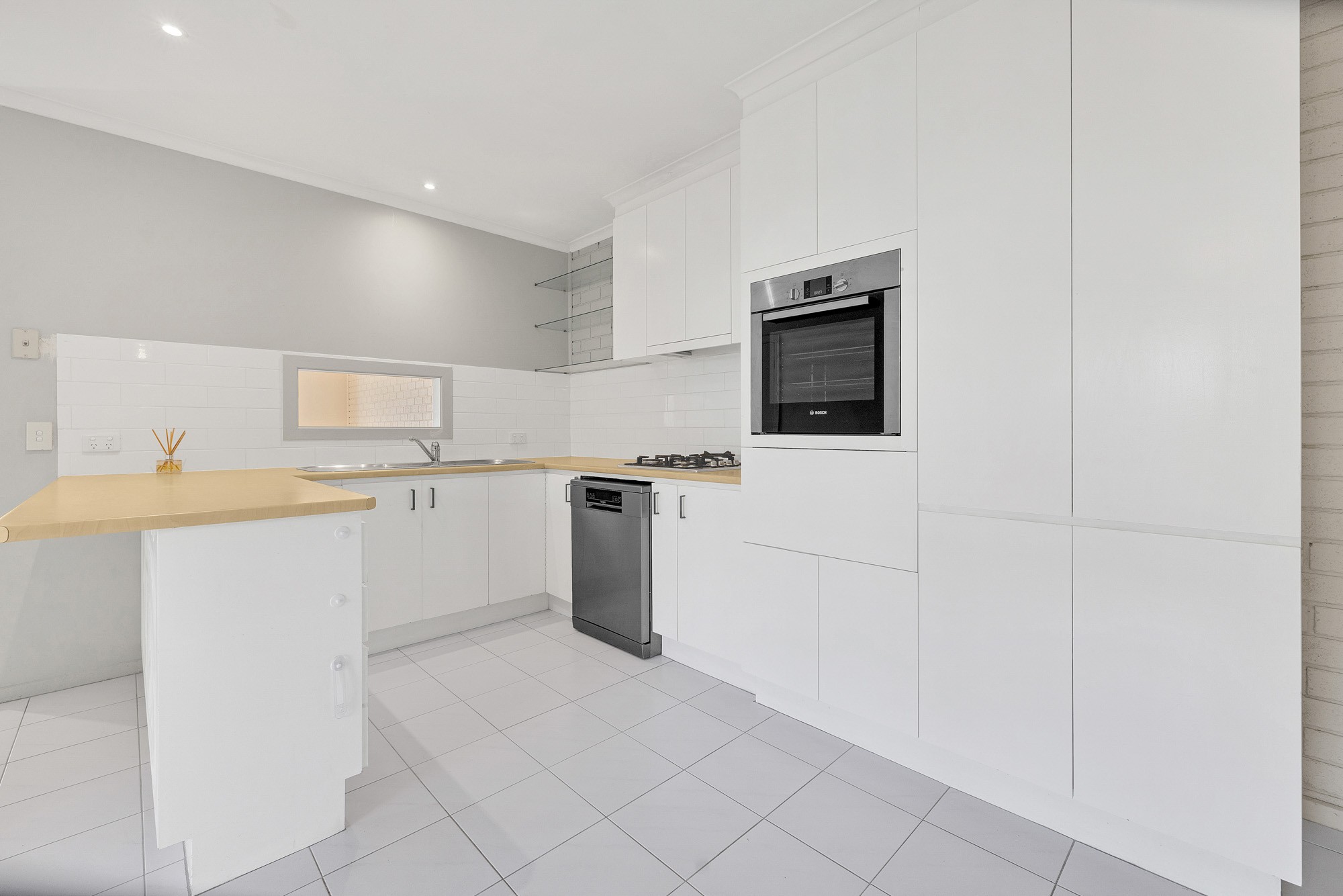2/253 Greaves Street North, Werribee, VIC 3030