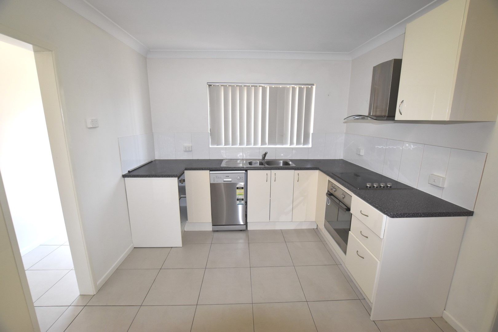 1/27 Mylne Street, West Gladstone, QLD 4680