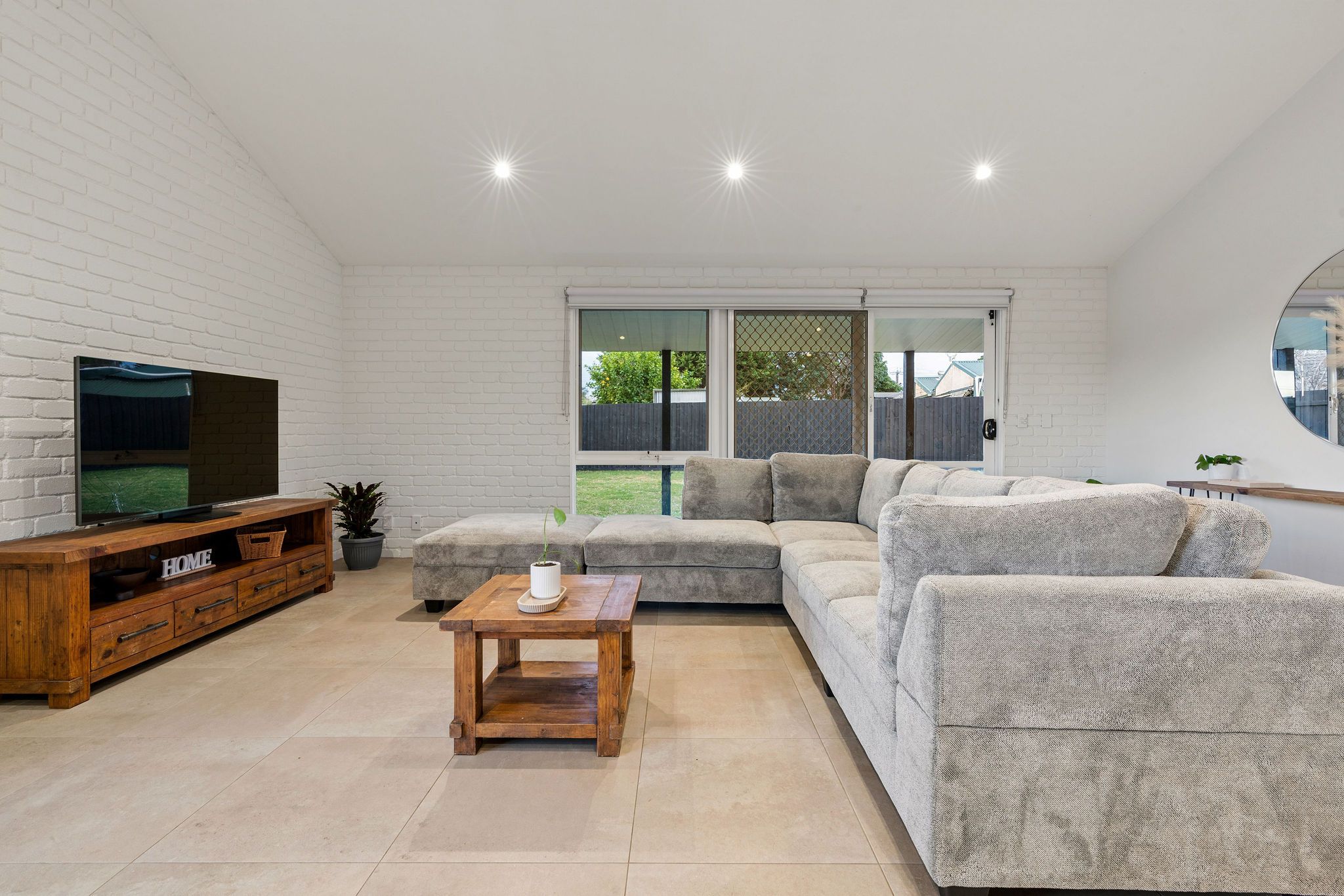 7 Landstead Court — photo 4 of 21