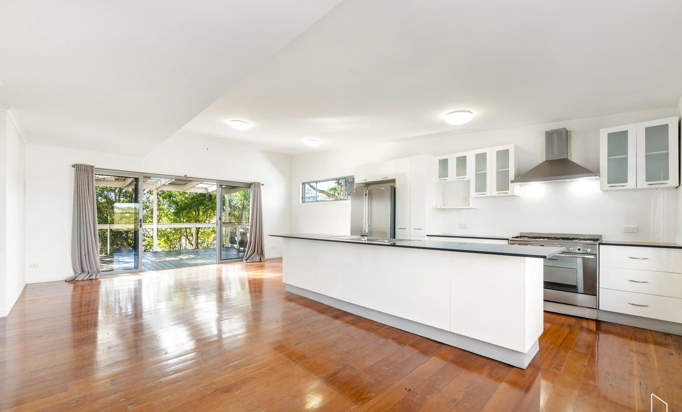 2/3 Fourth Avenue, Labrador, QLD 4215