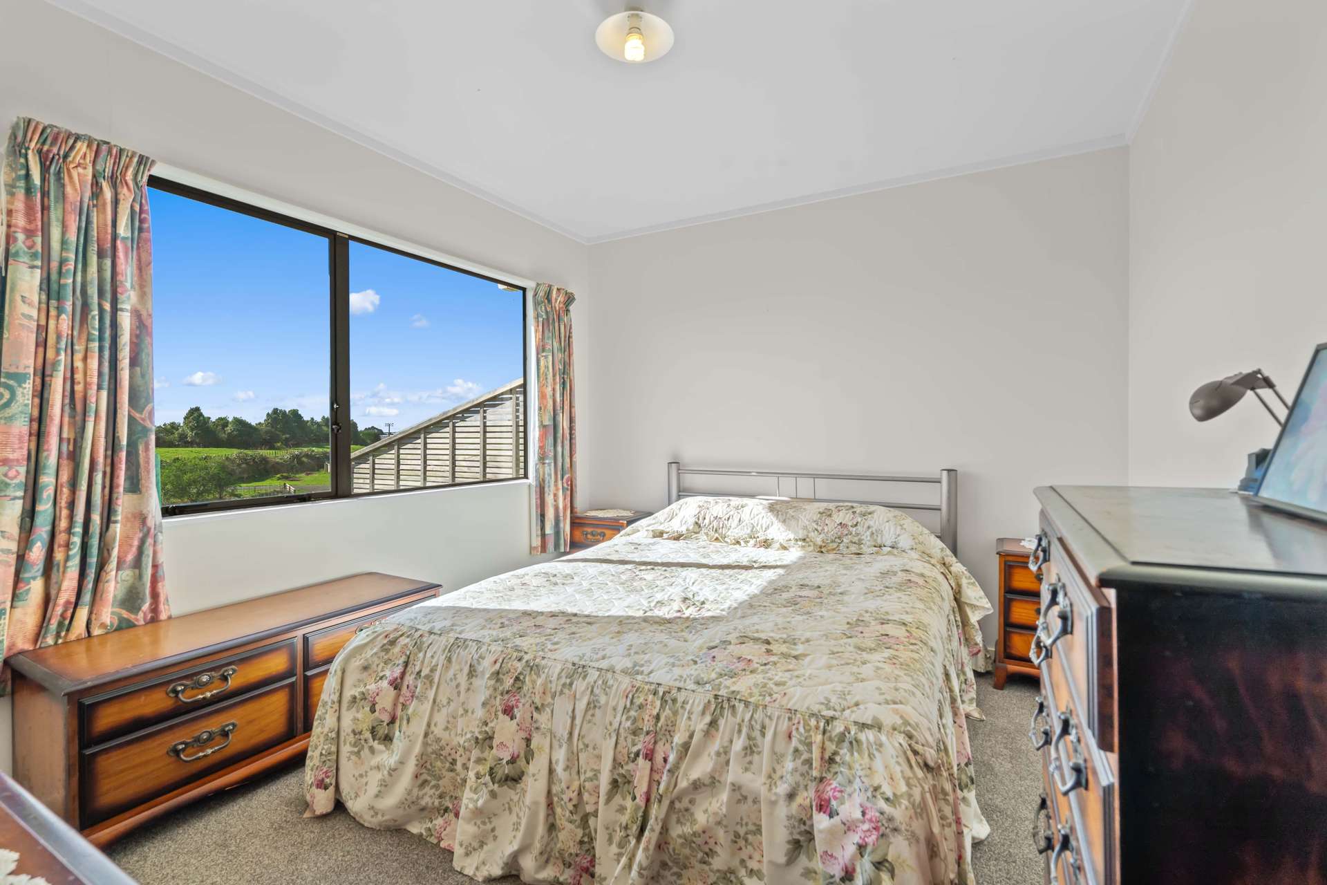 33 Williams Road North photo 18