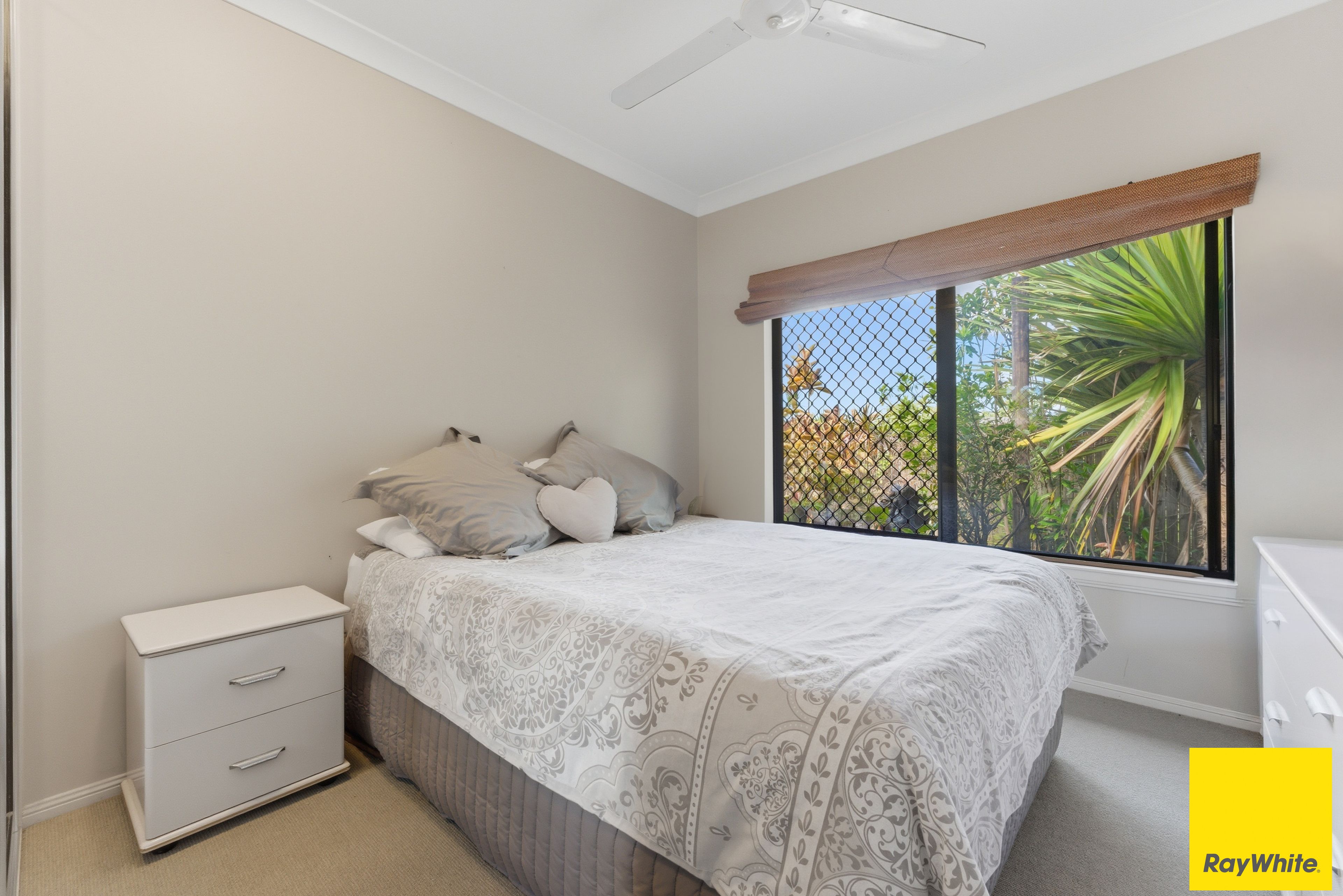 10 Sandover Close — photo 8 of 14